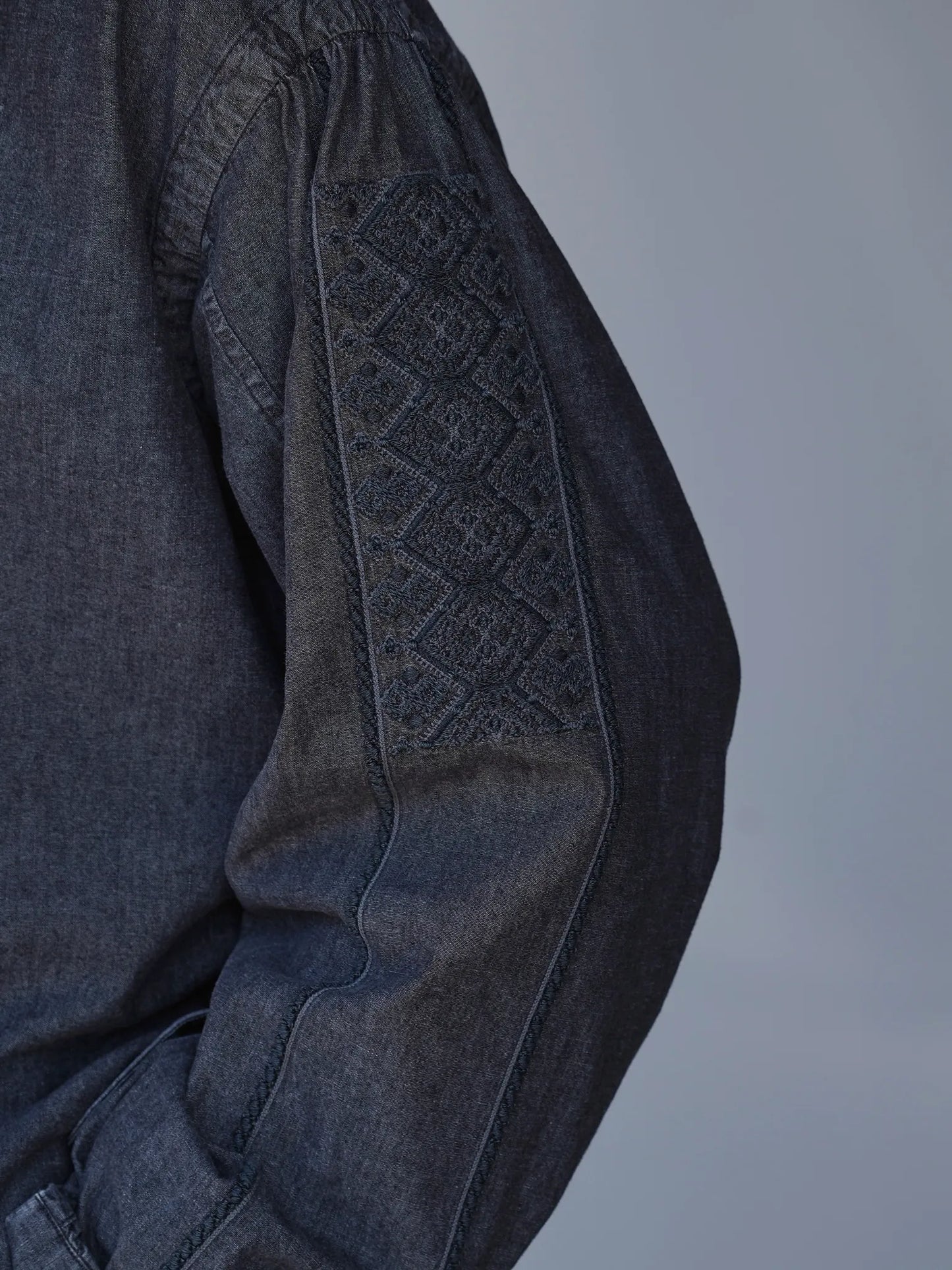 SARTO | [COTTON CHAMBRAY] EMBROIDERY SKIPPER SHIRT WASHED BLACK