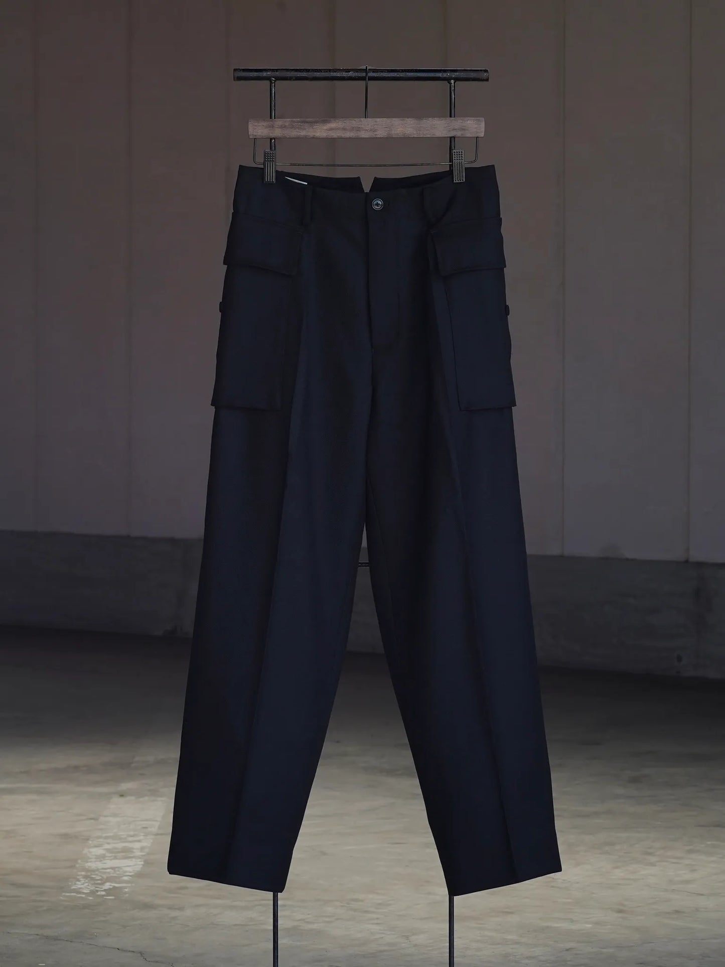 SARTO | CARGO PANTS [DRY WOOL TWILL] BLACK