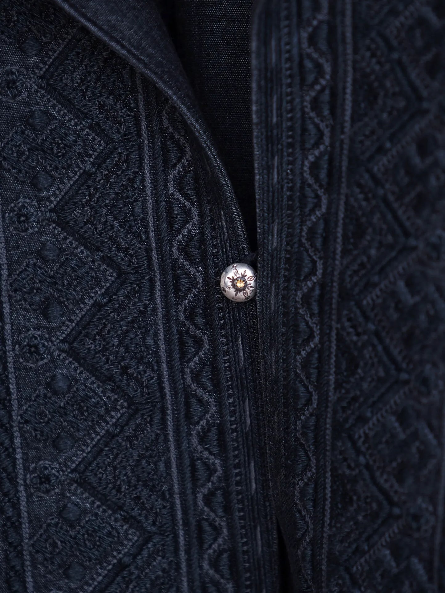 SARTO | [COTTON CHAMBRAY] EMBROIDERY SKIPPER SHIRT WASHED BLACK