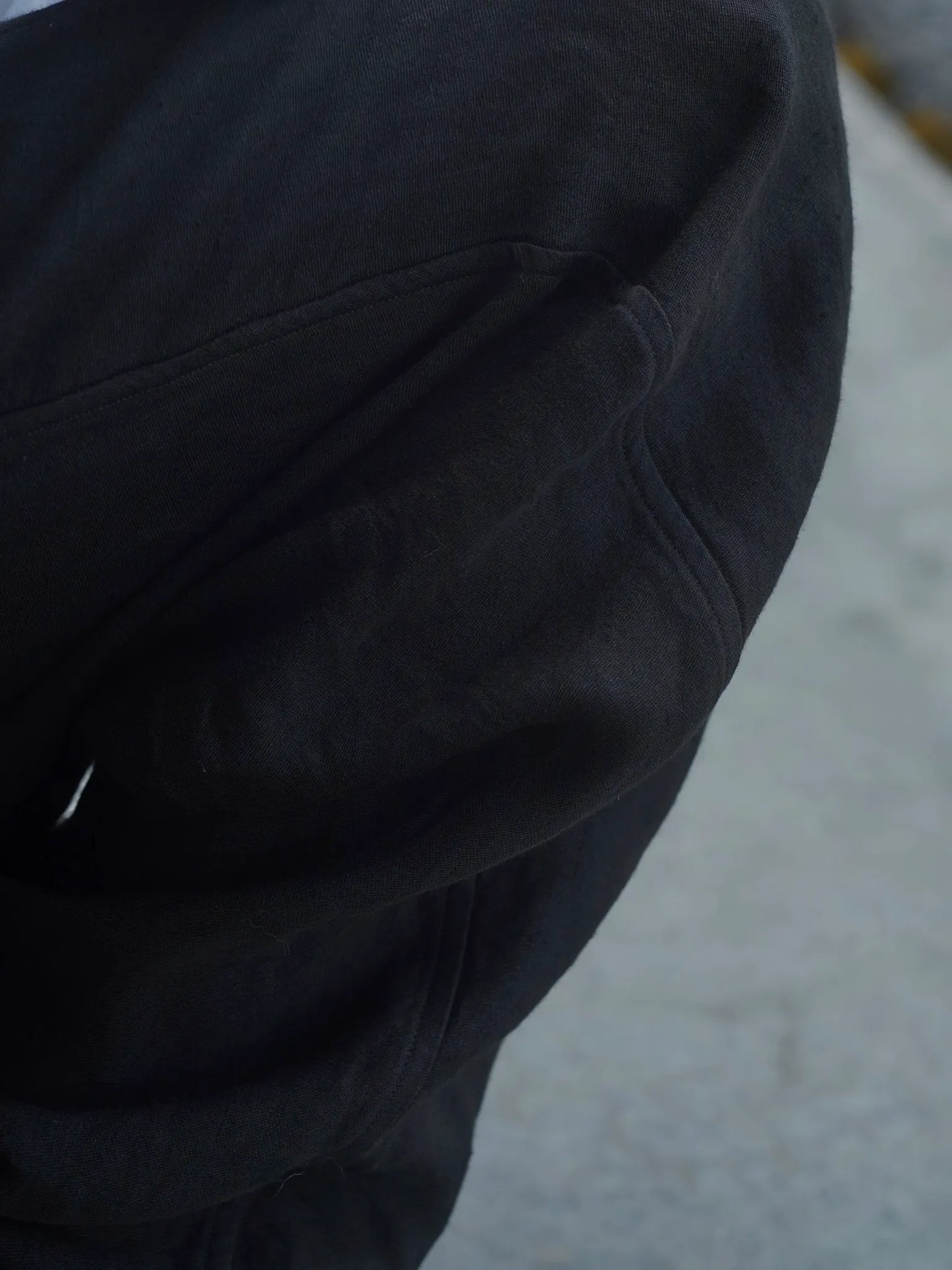 COMOLI | リネンサテン ドローストリングパンツ BLACK