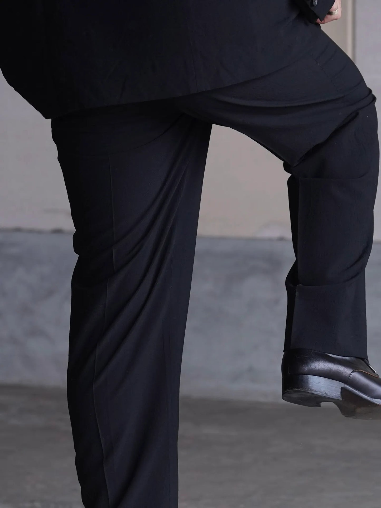 HERILL | Wooltropical Trousers Black