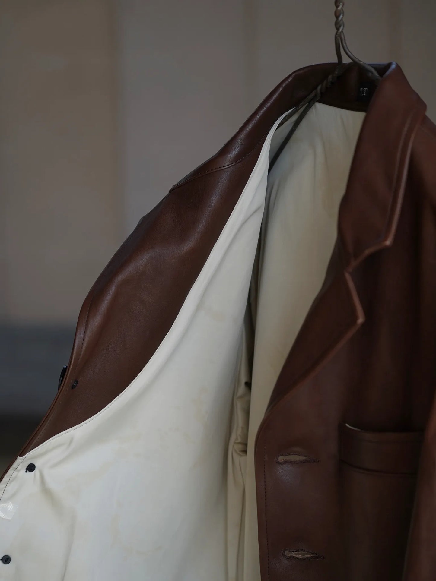 TT | SACK LEATHER COAT Mud Dyed Brown