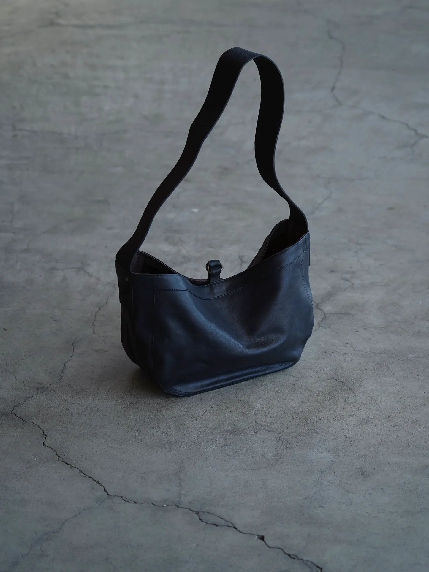 T.T | LOT.018 NEWSBOY BAG SMALL  Black Leather