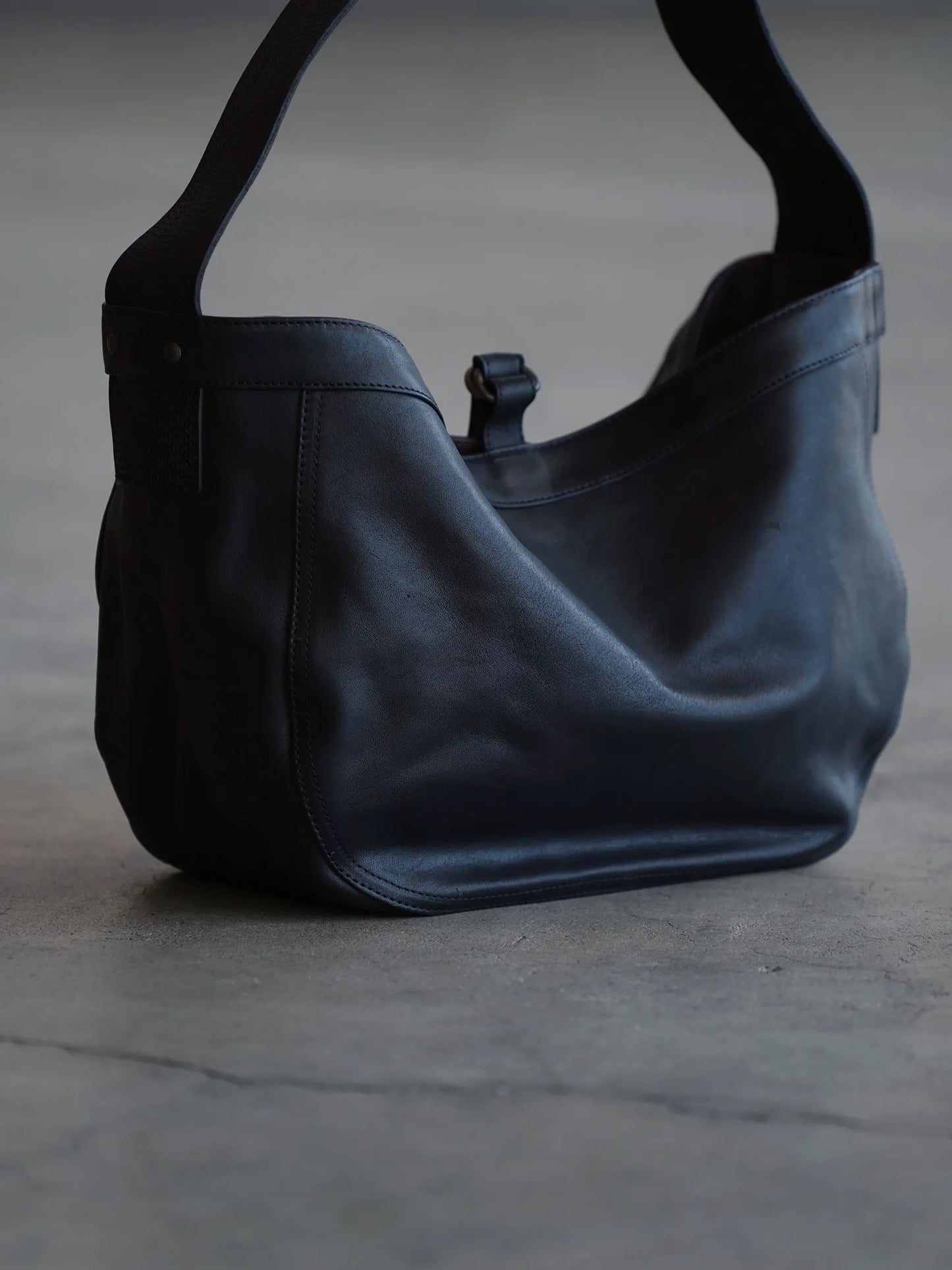 T.T | LOT.018 NEWSBOY BAG SMALL  Black Leather
