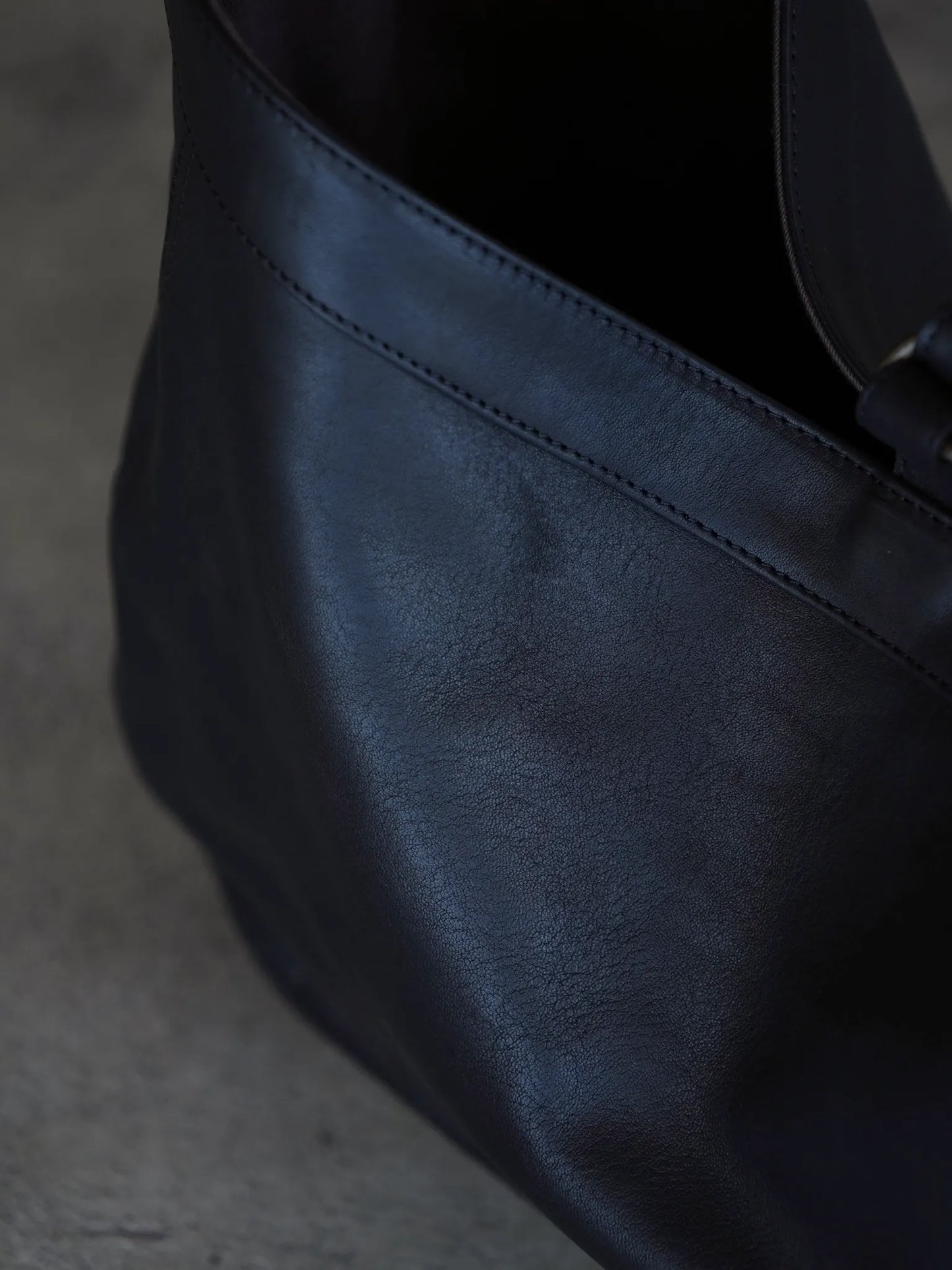 T.T | LOT.018 NEWSBOY BAG SMALL  Black Leather