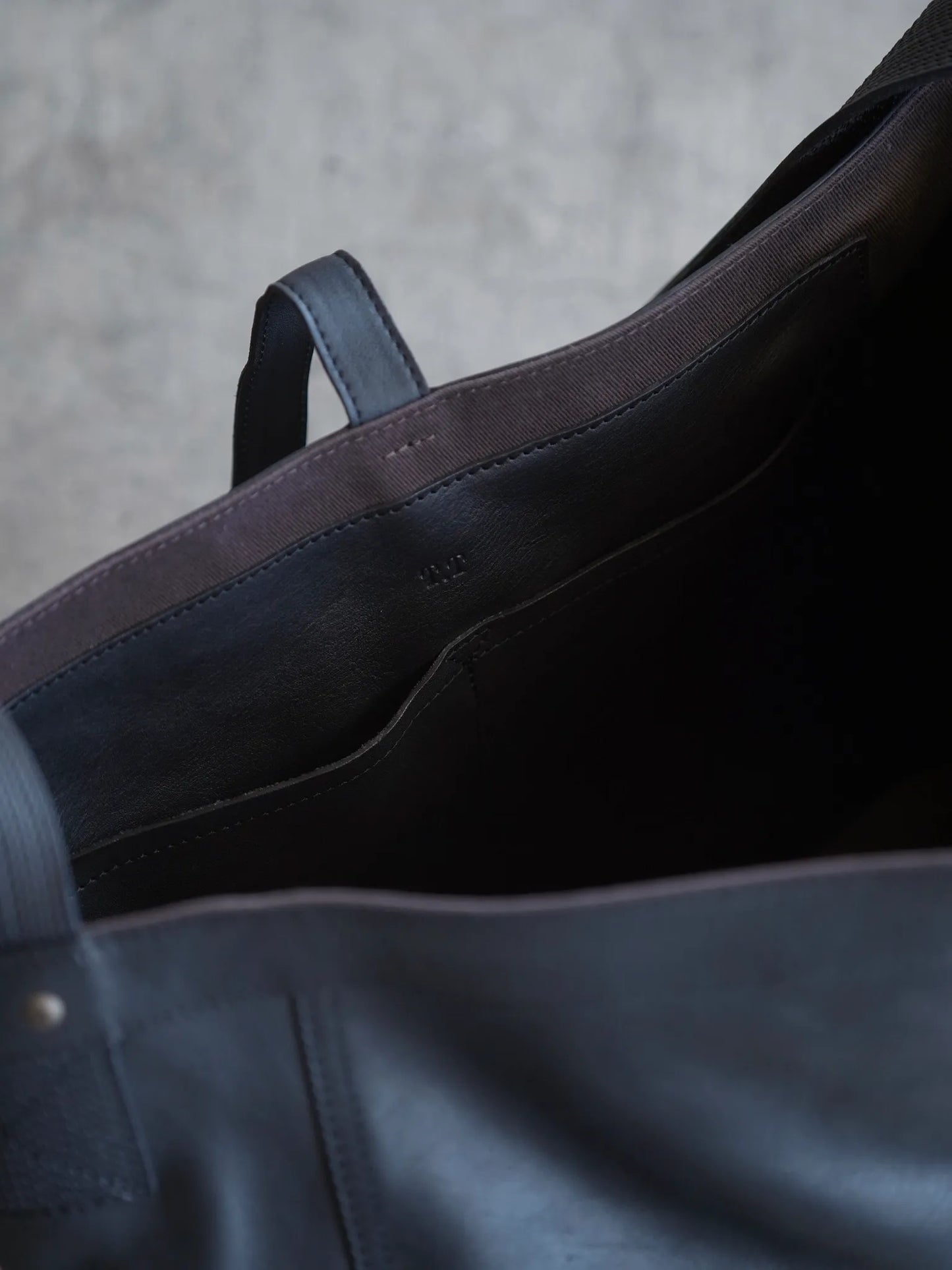 T.T | LOT.018 NEWSBOY BAG SMALL  Black Leather