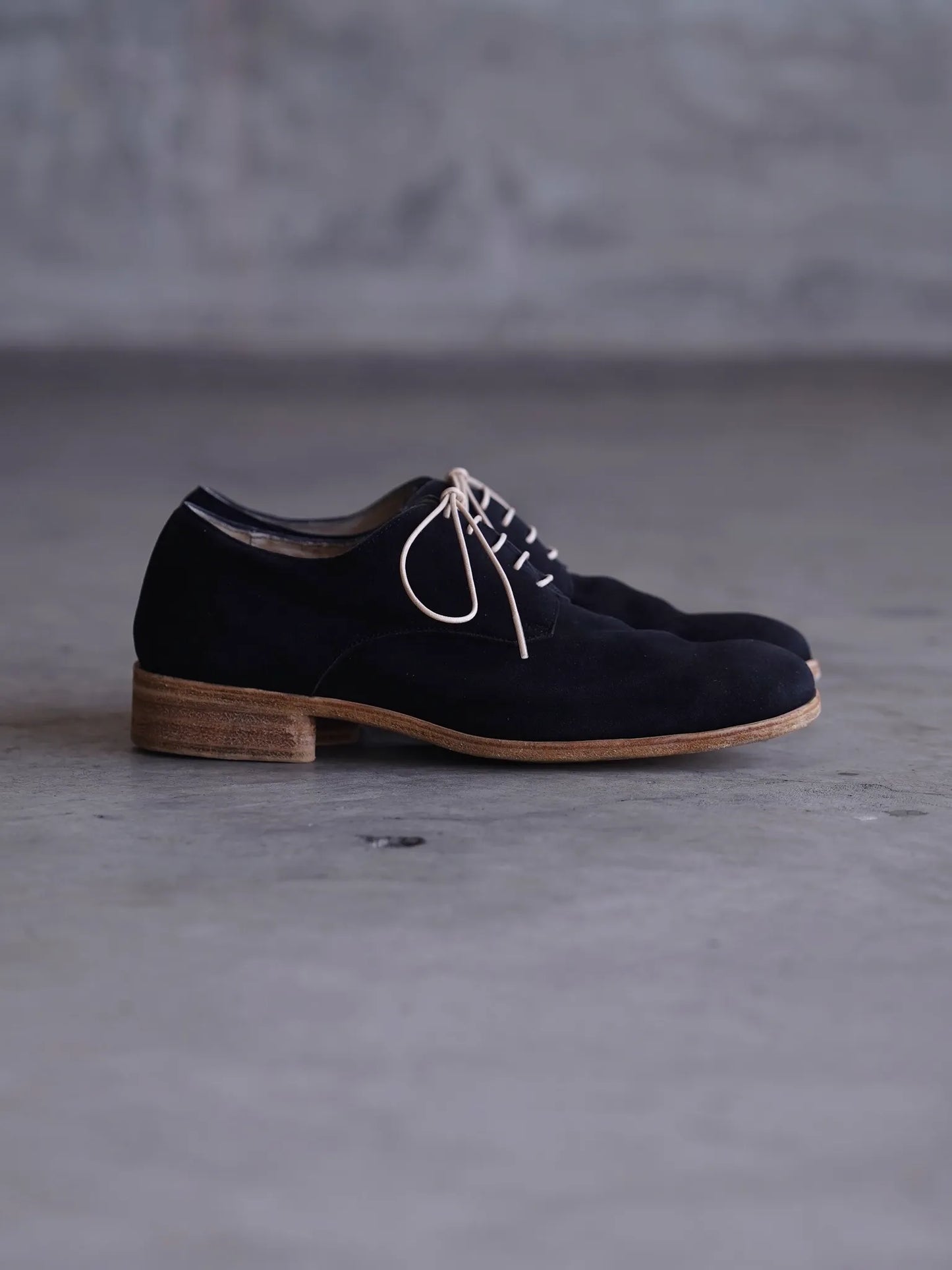 PETROSOLAUM | stone derby [ai mud dye washed deer suede] BLACK