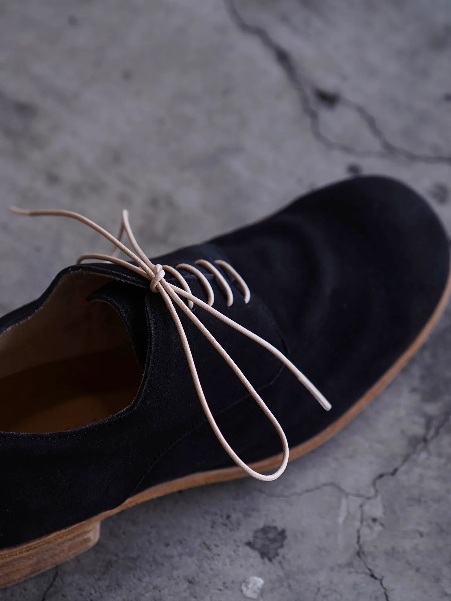 PETROSOLAUM | stone derby [ai mud dye washed deer suede] BLACK