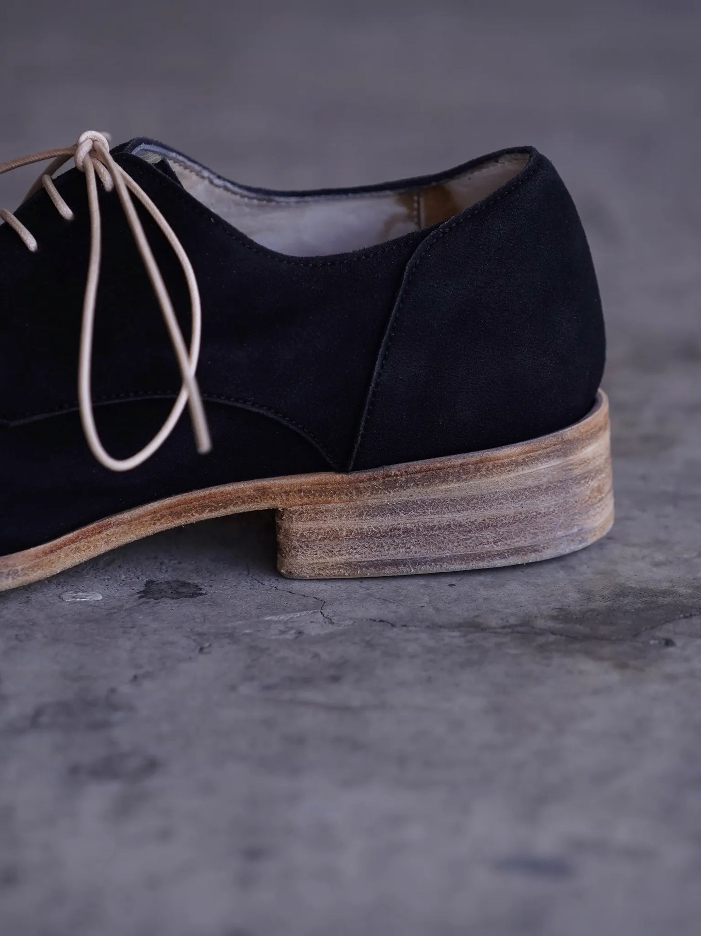 PETROSOLAUM | stone derby [ai mud dye washed deer suede] BLACK