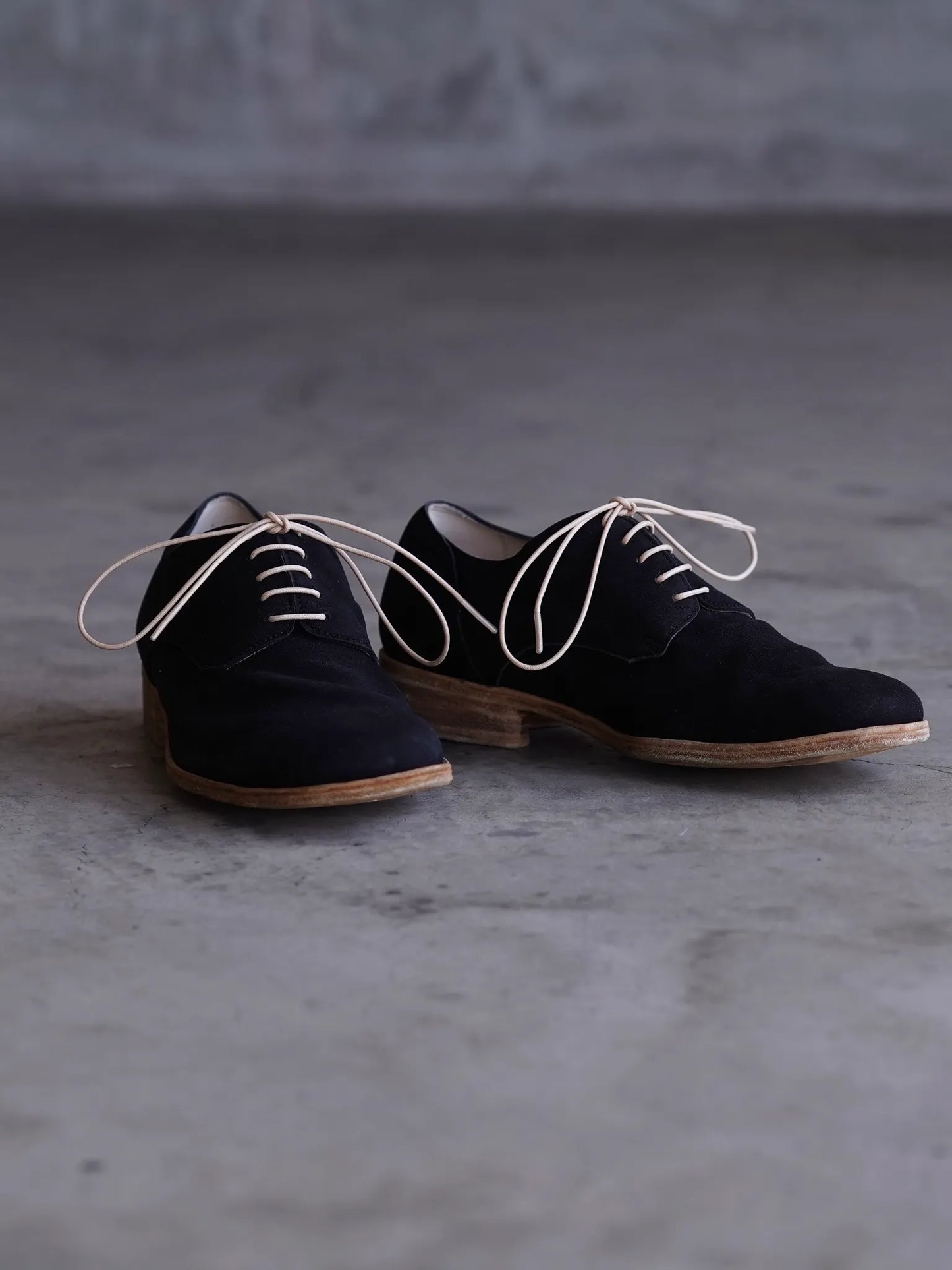 PETROSOLAUM | stone derby [ai mud dye washed deer suede] BLACK