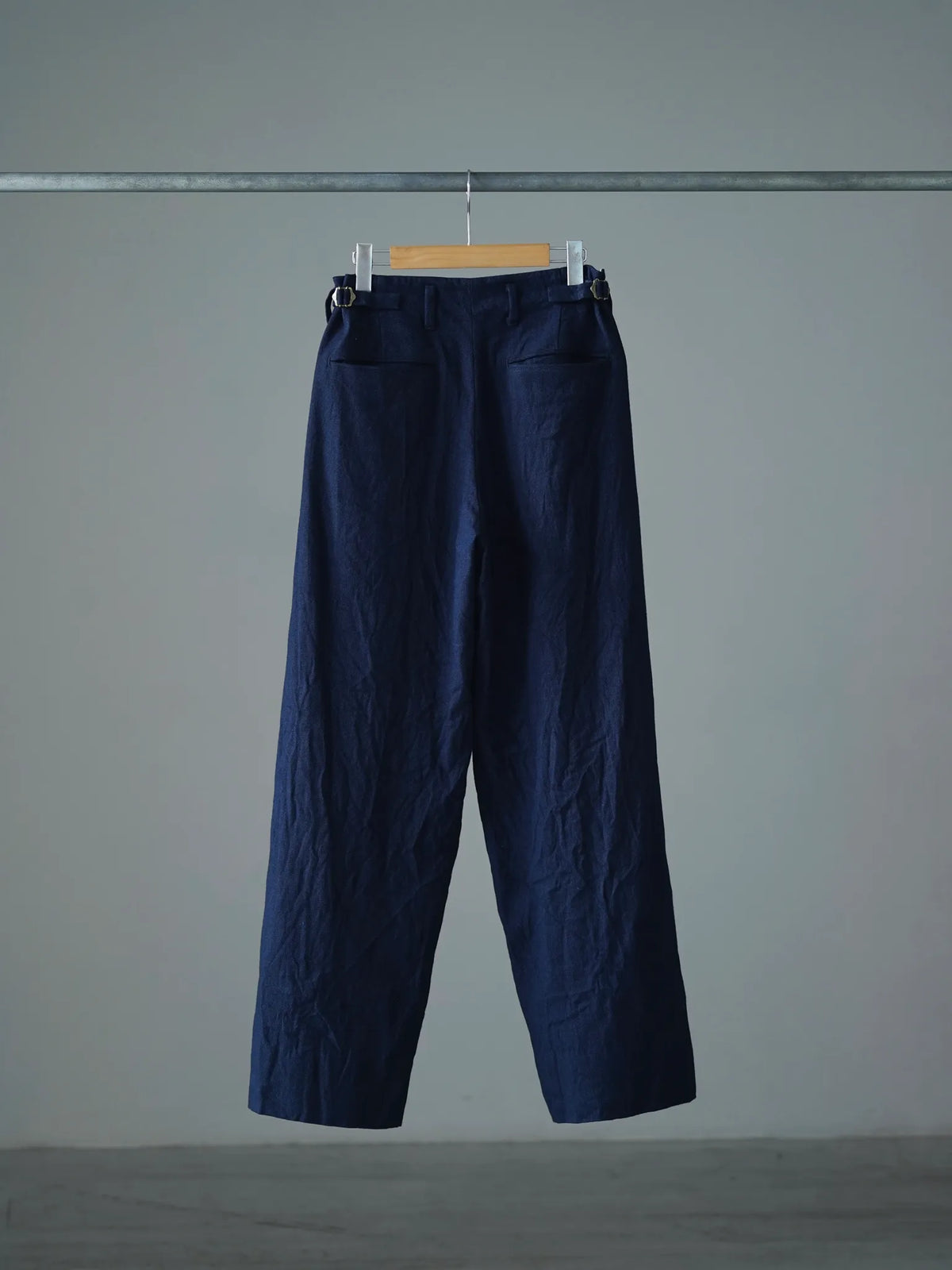 calmlence | SINGLE PLEATED WIDE STRAIGHT IND