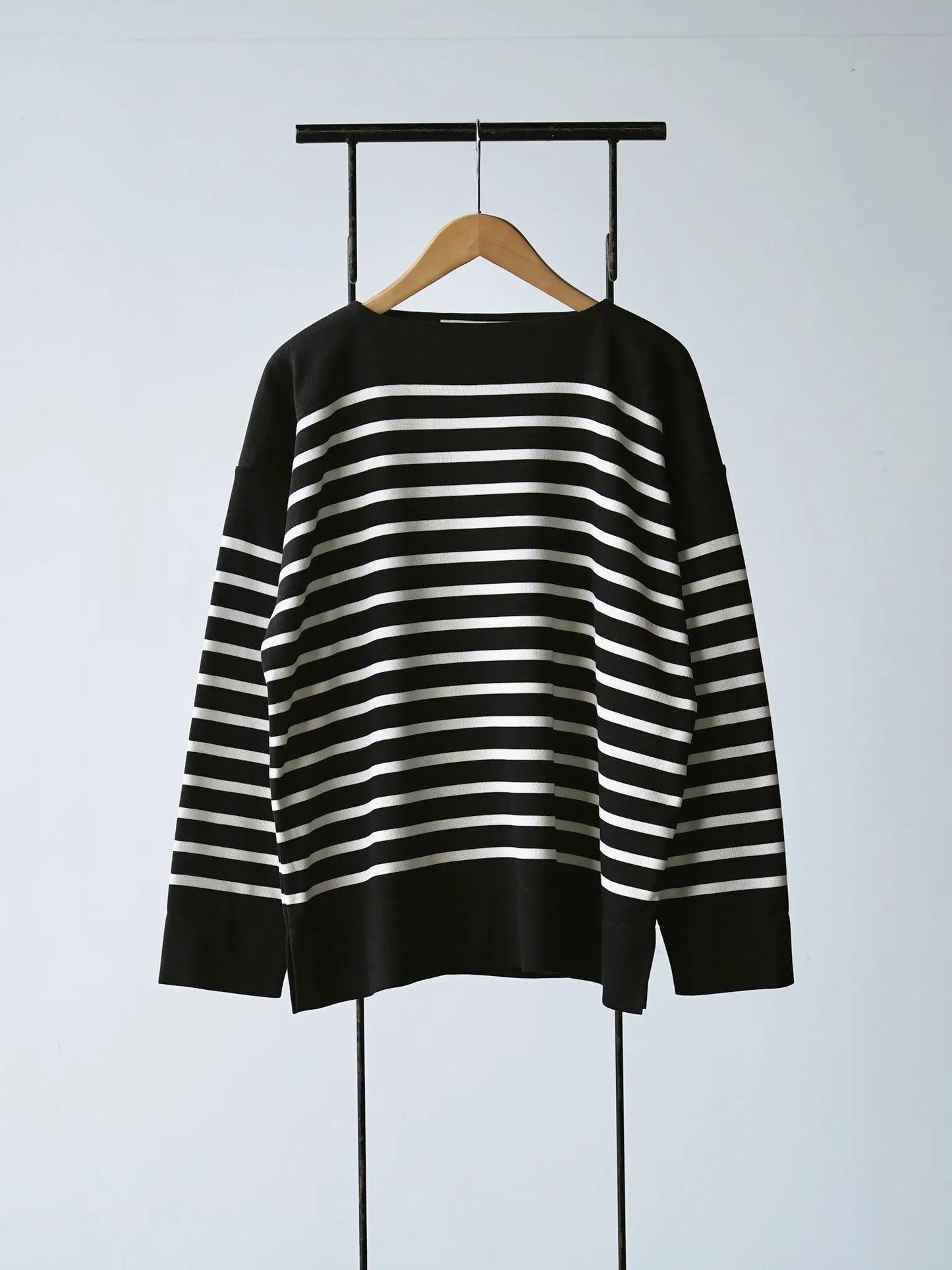 olde-h-daughter-silk-heavy-weight-plain-stitches-knitting-p-o-black-ivory-2