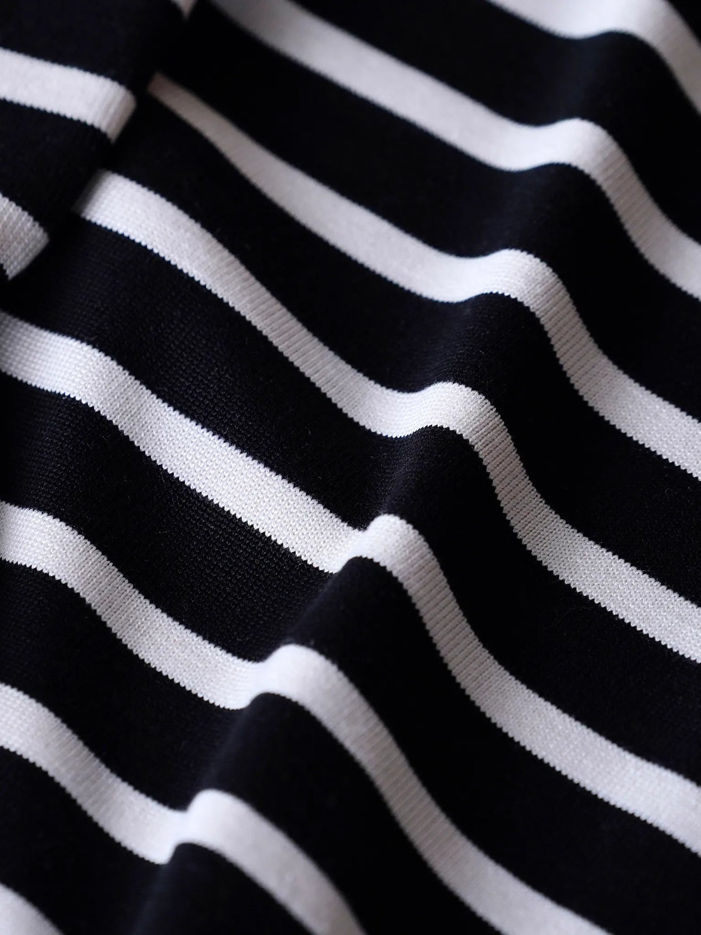 olde-h-daughter-silk-heavy-weight-plain-stitches-knitting-p-o-black-ivory-6