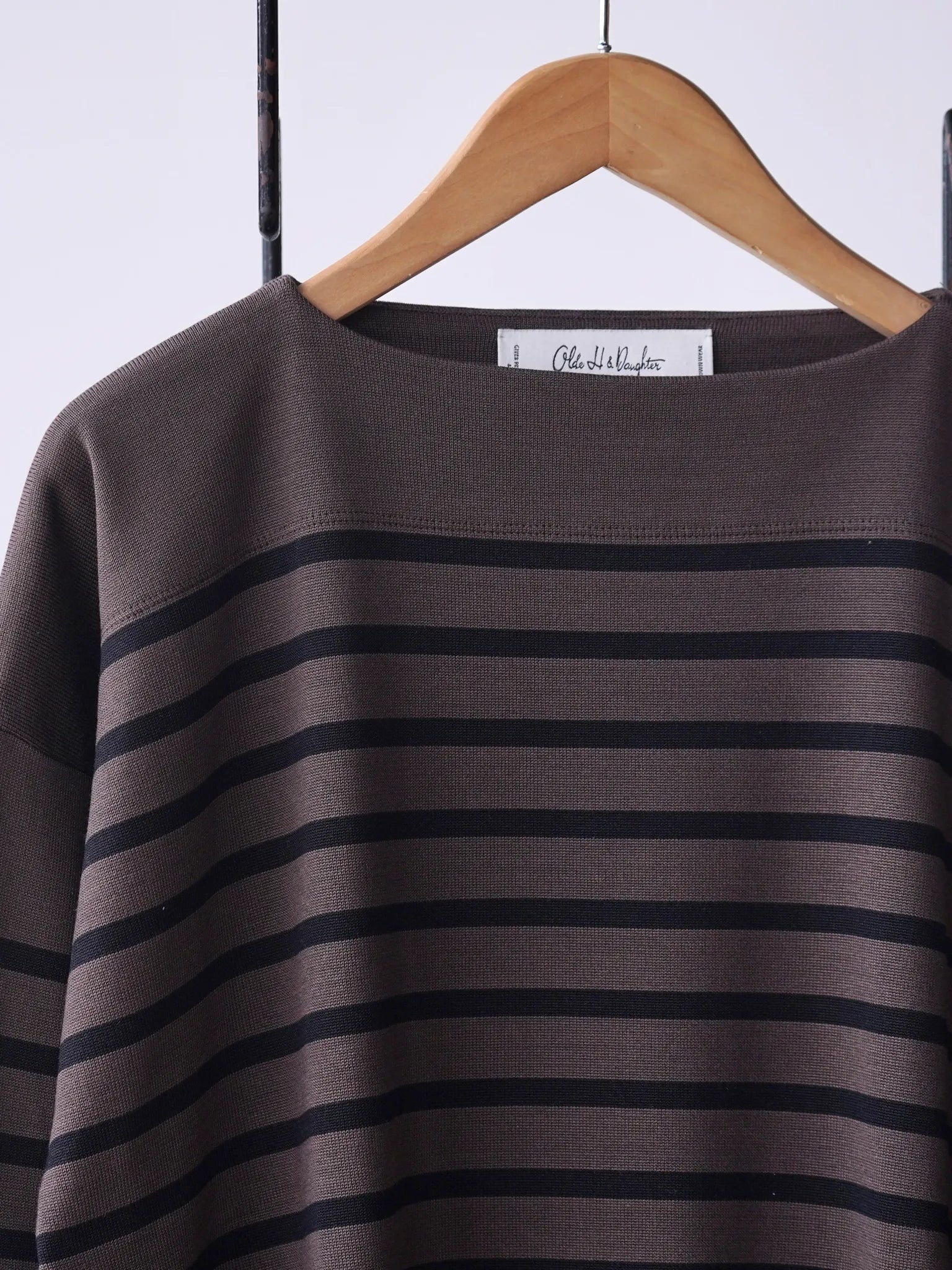 olde-h-daughter-silk-heavy-weight-plain-stitches-knitting-p-o-brown-black-3