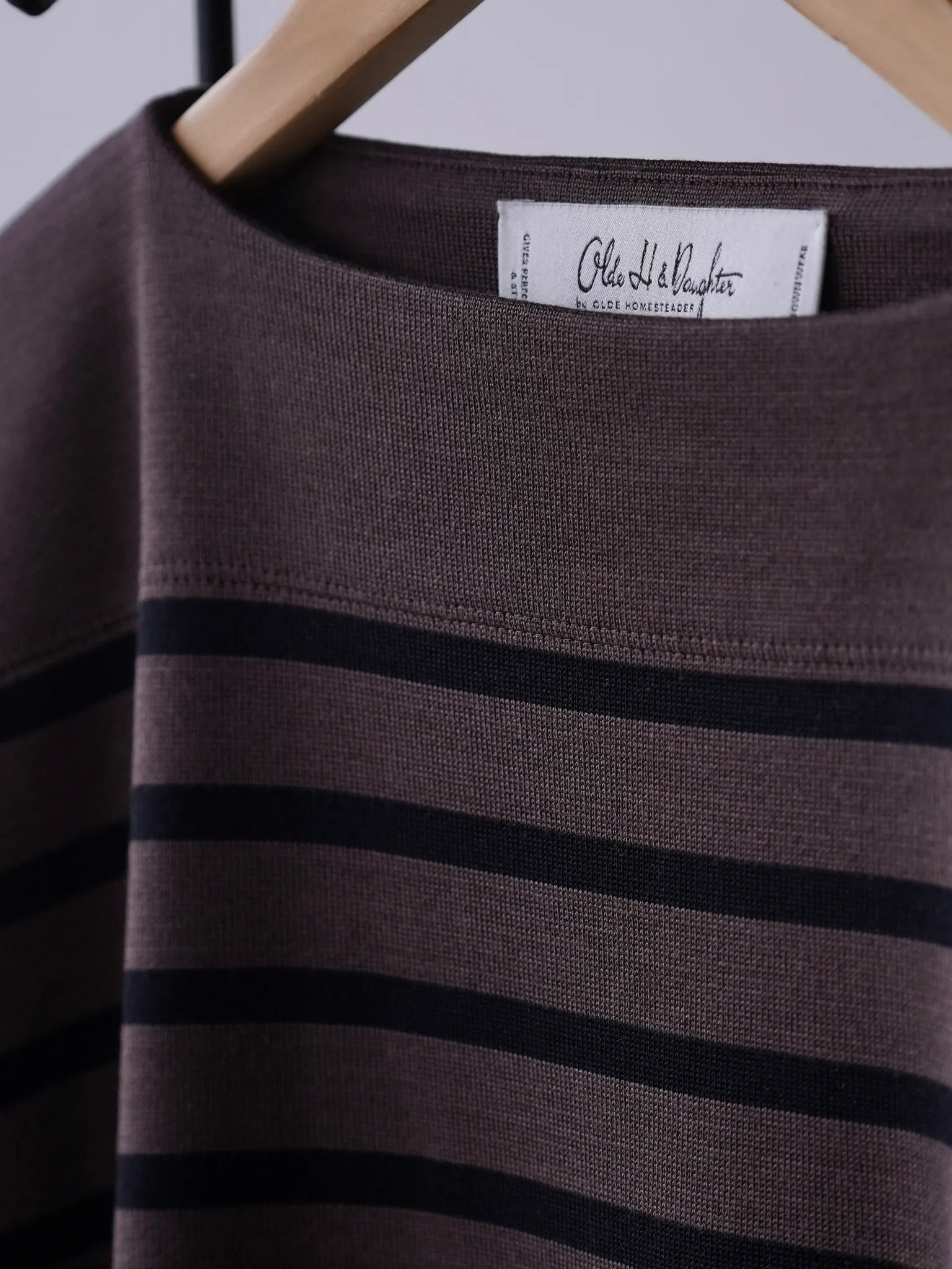 olde-h-daughter-silk-heavy-weight-plain-stitches-knitting-p-o-brown-black-4