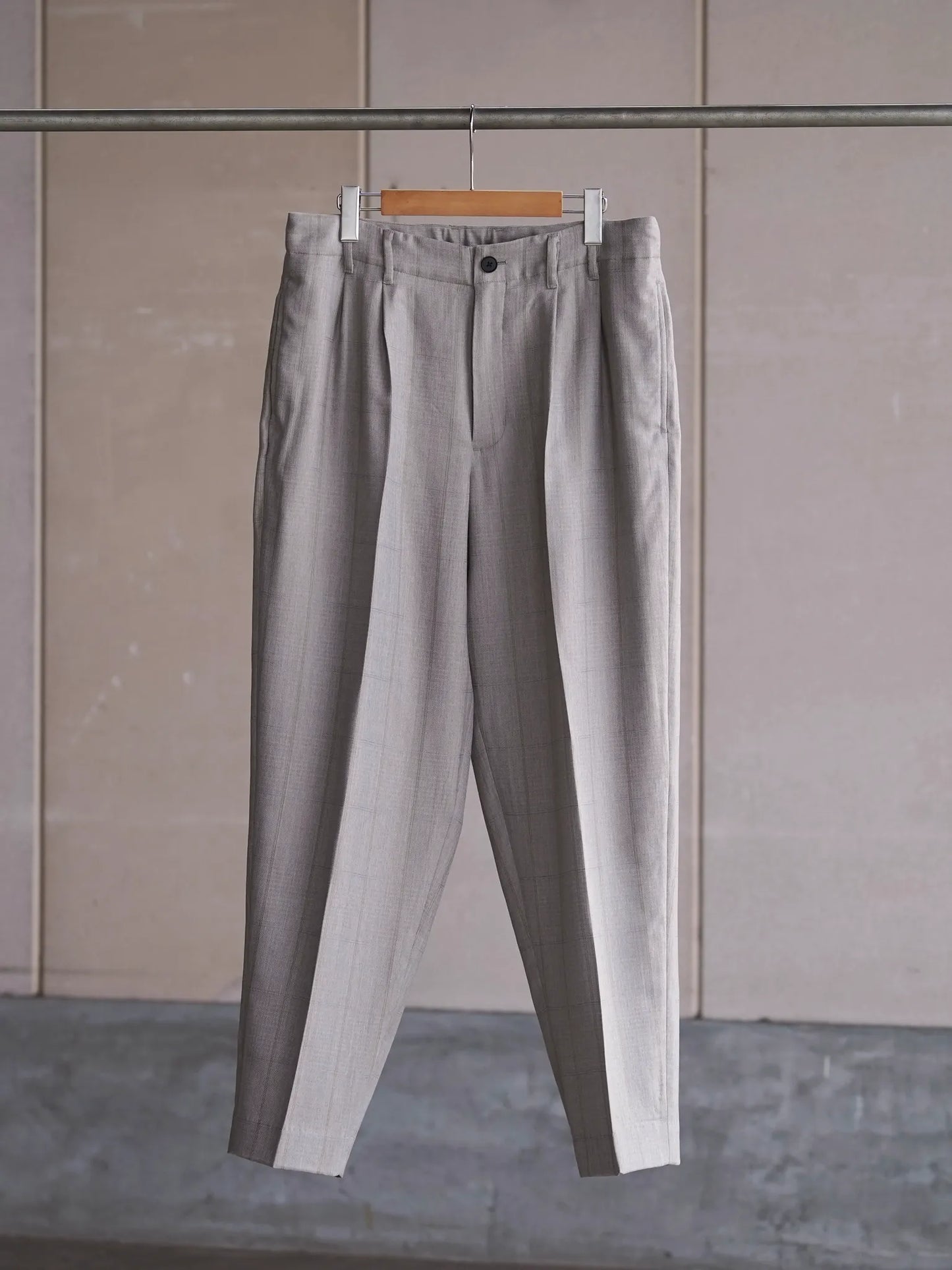 nonnotte | 2-Tuck Wide Tapered Trousers Clay Mist