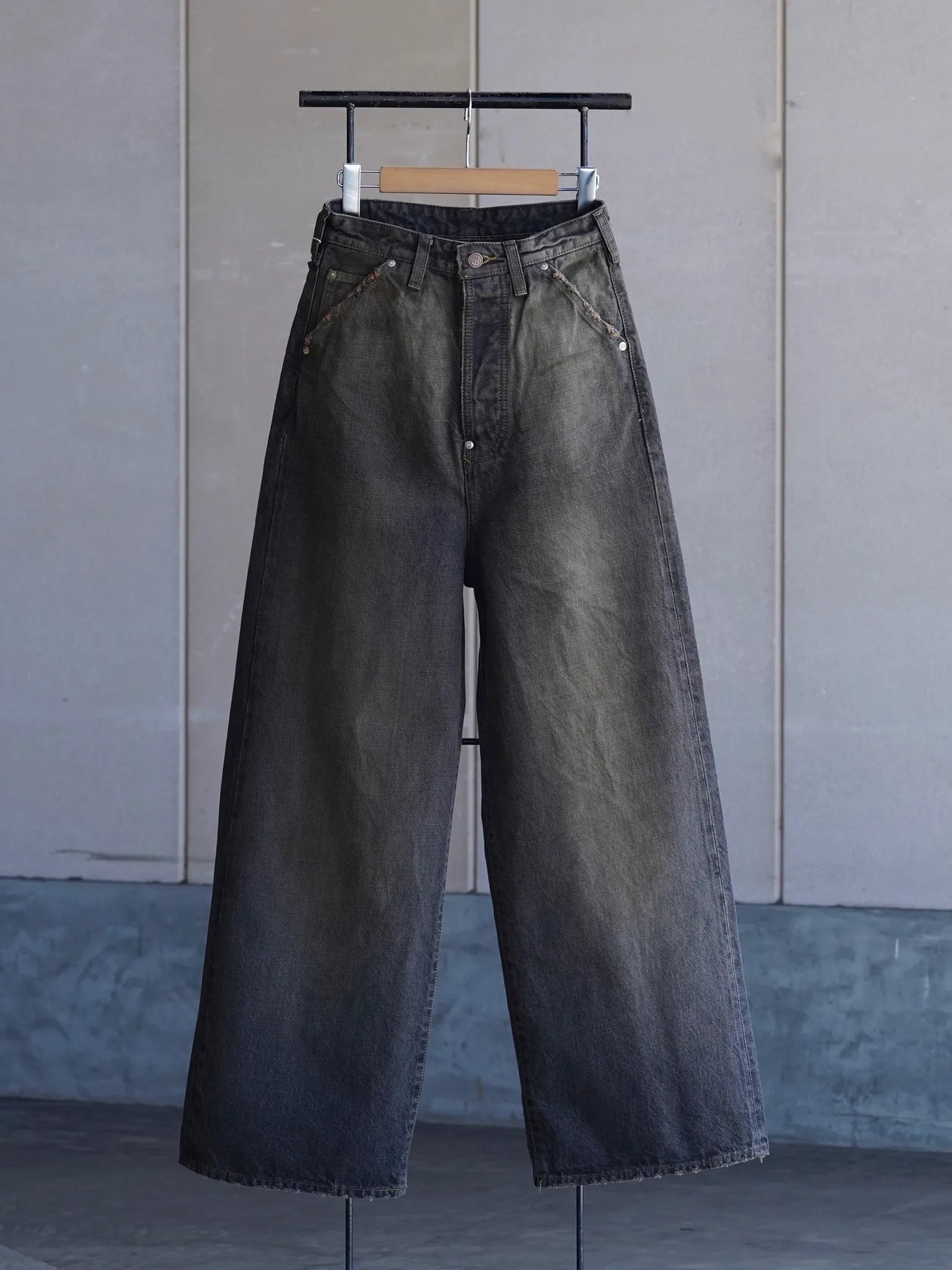 daisuke tanabe | coffee black denim trousers_dstryd destroyed