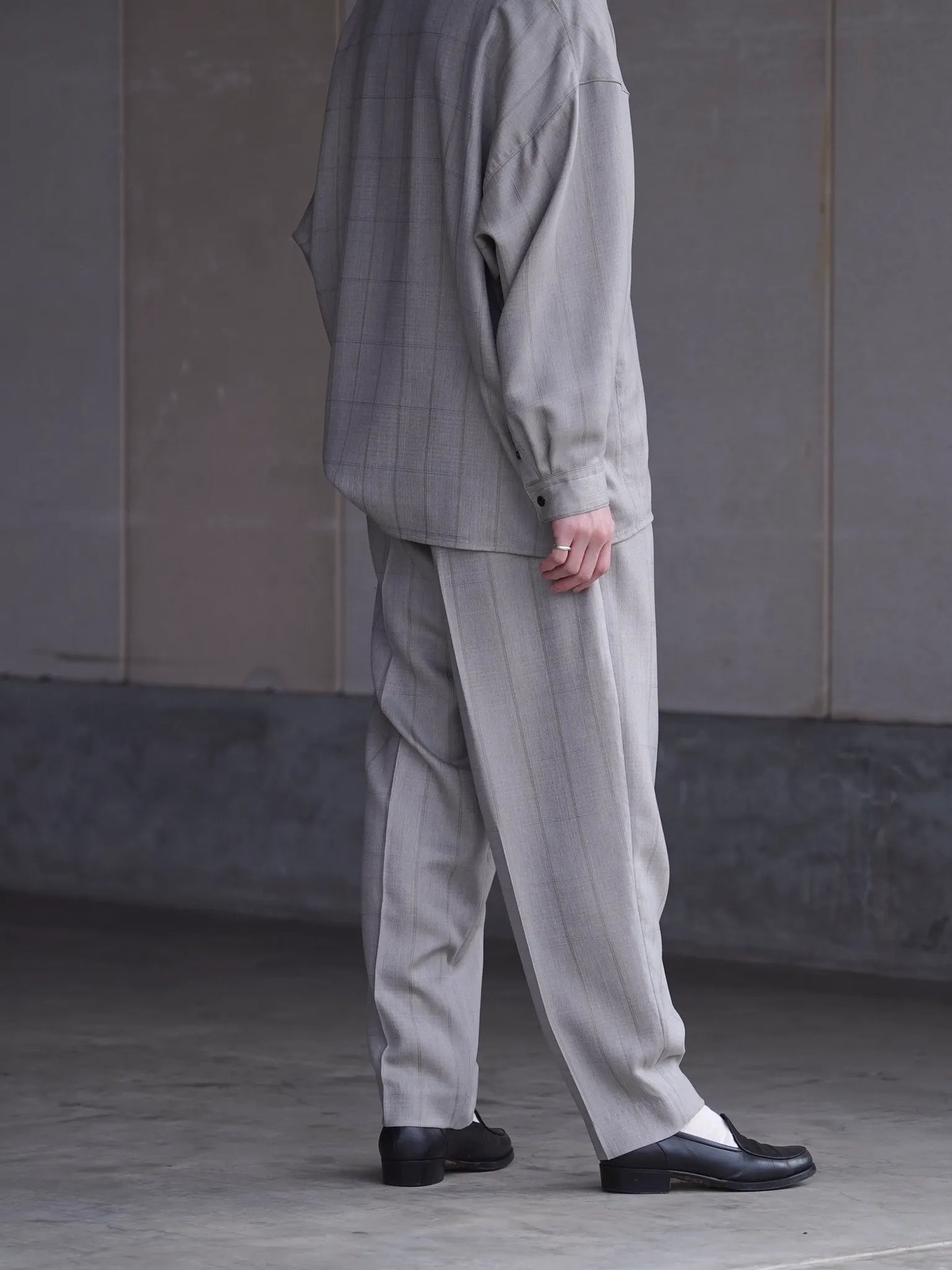 nonnotte | 2-Tuck Wide Tapered Trousers Clay Mist