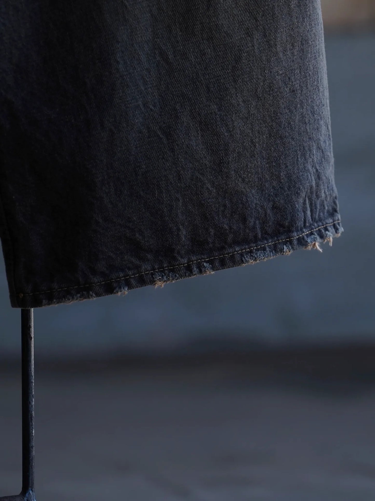 daisuke tanabe | coffee black denim trousers_dstryd destroyed