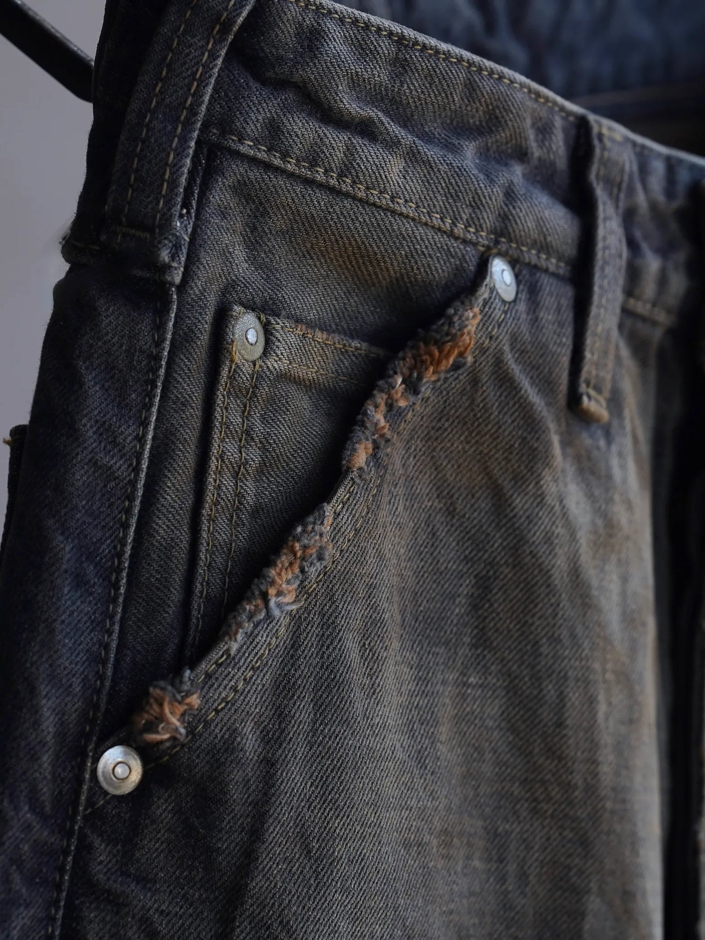 daisuke tanabe | coffee black denim trousers_dstryd destroyed