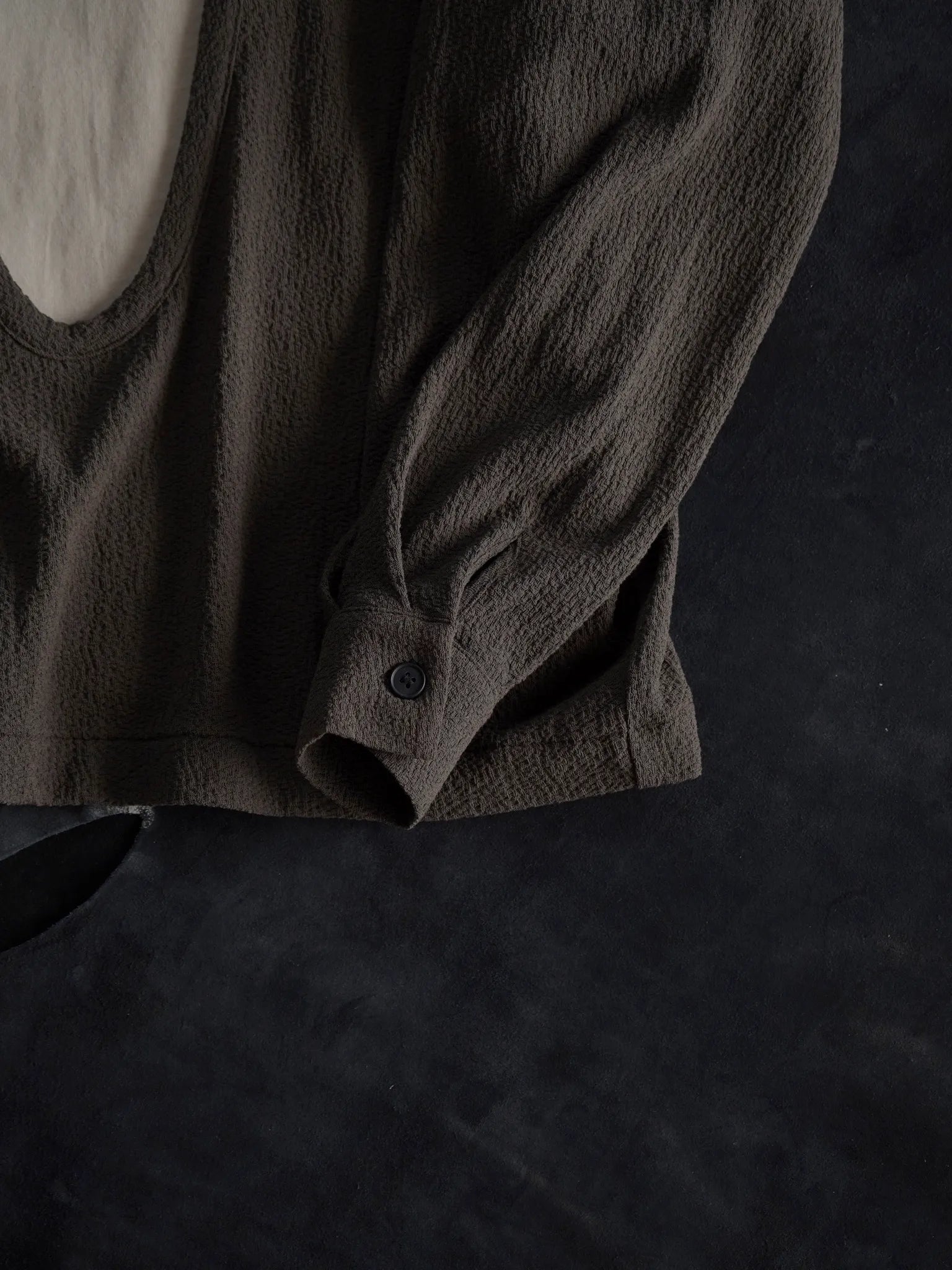 nonnotte-drape-u-pullover-with-cuff-sleeve-khaki-9