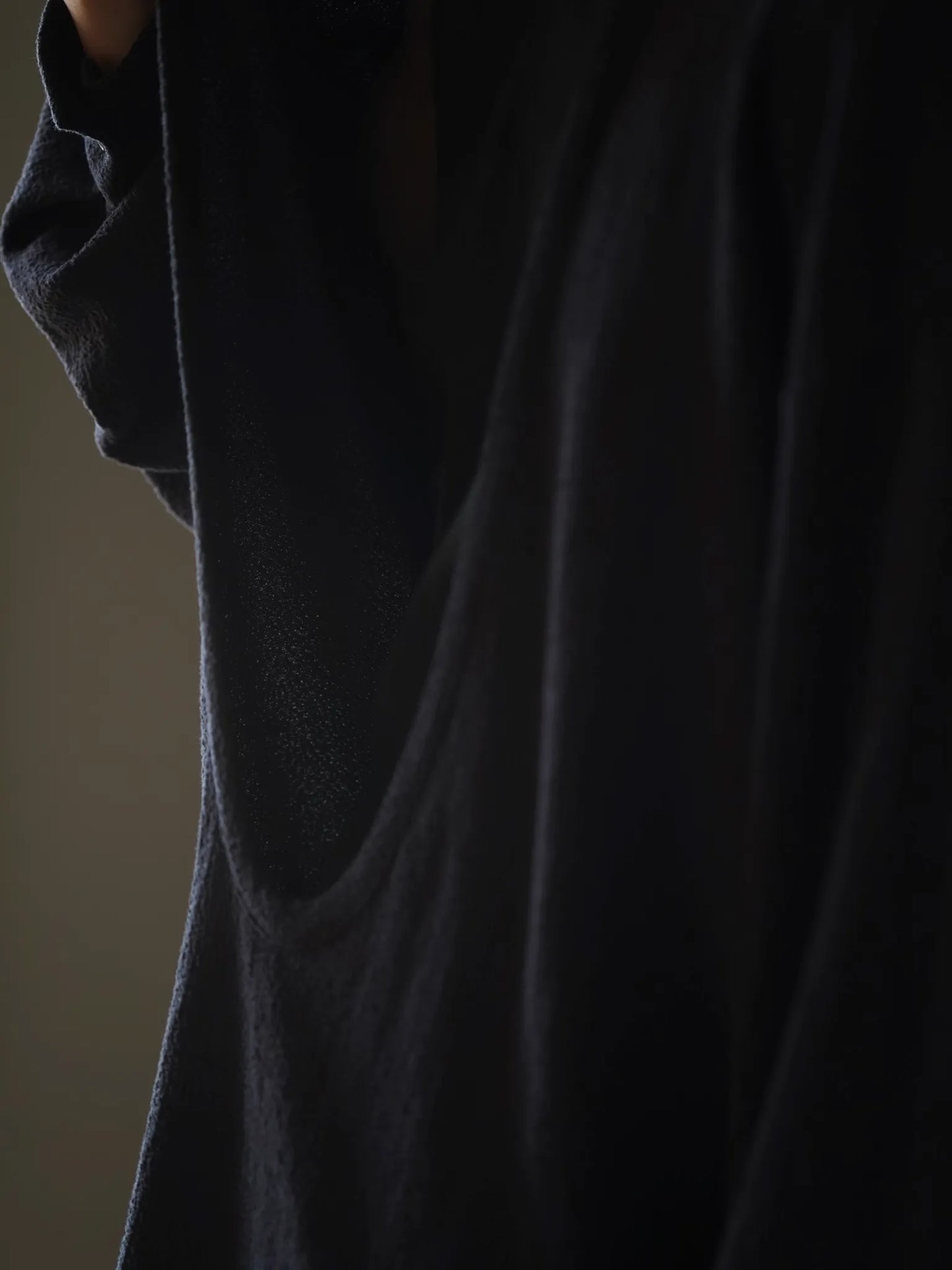 nonnotte-drape-u-pullover-with-cuff-sleeve-inkshade-6