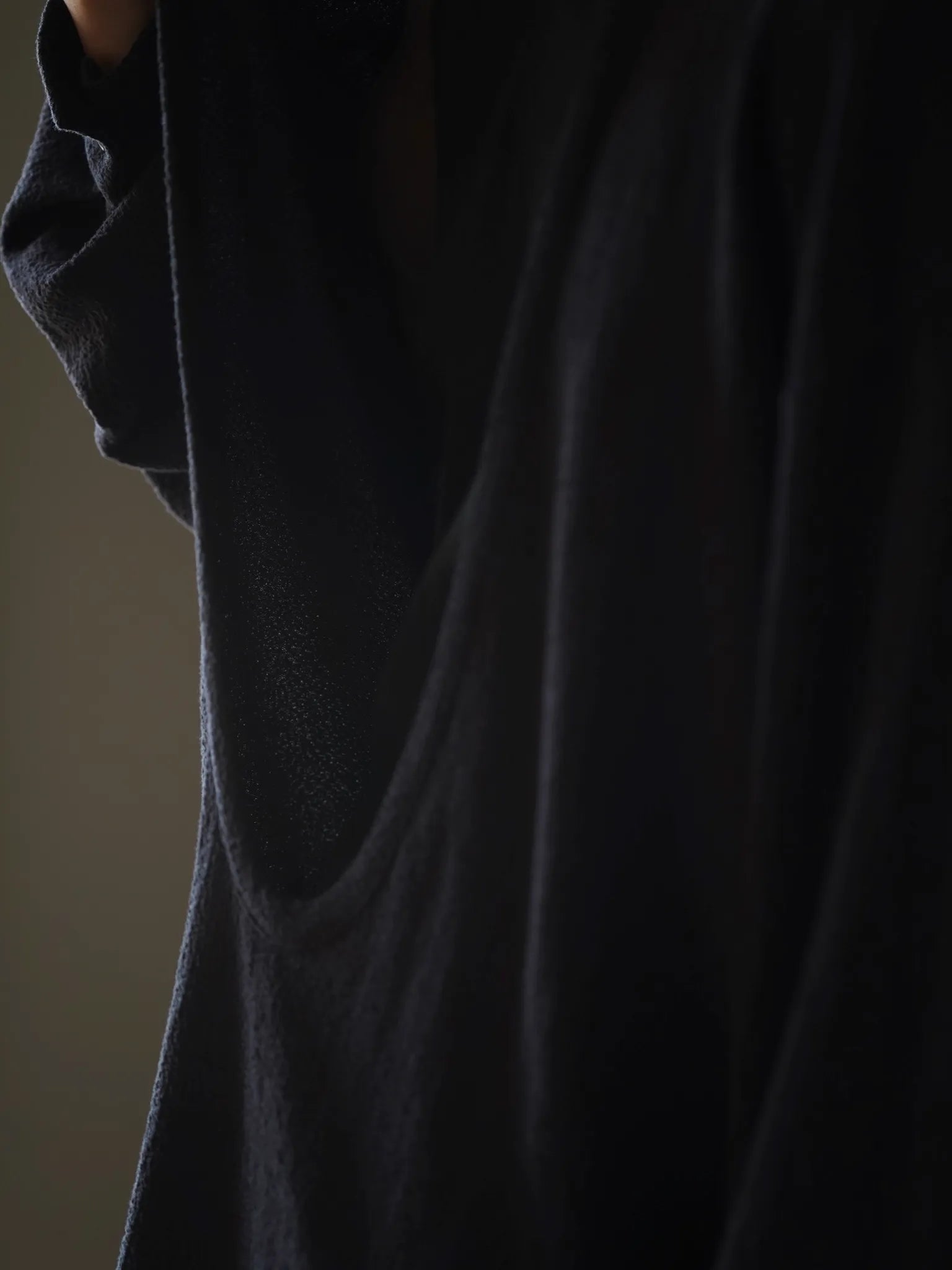 nonnotte-drape-u-pullover-with-cuff-sleeve-inkshade-6