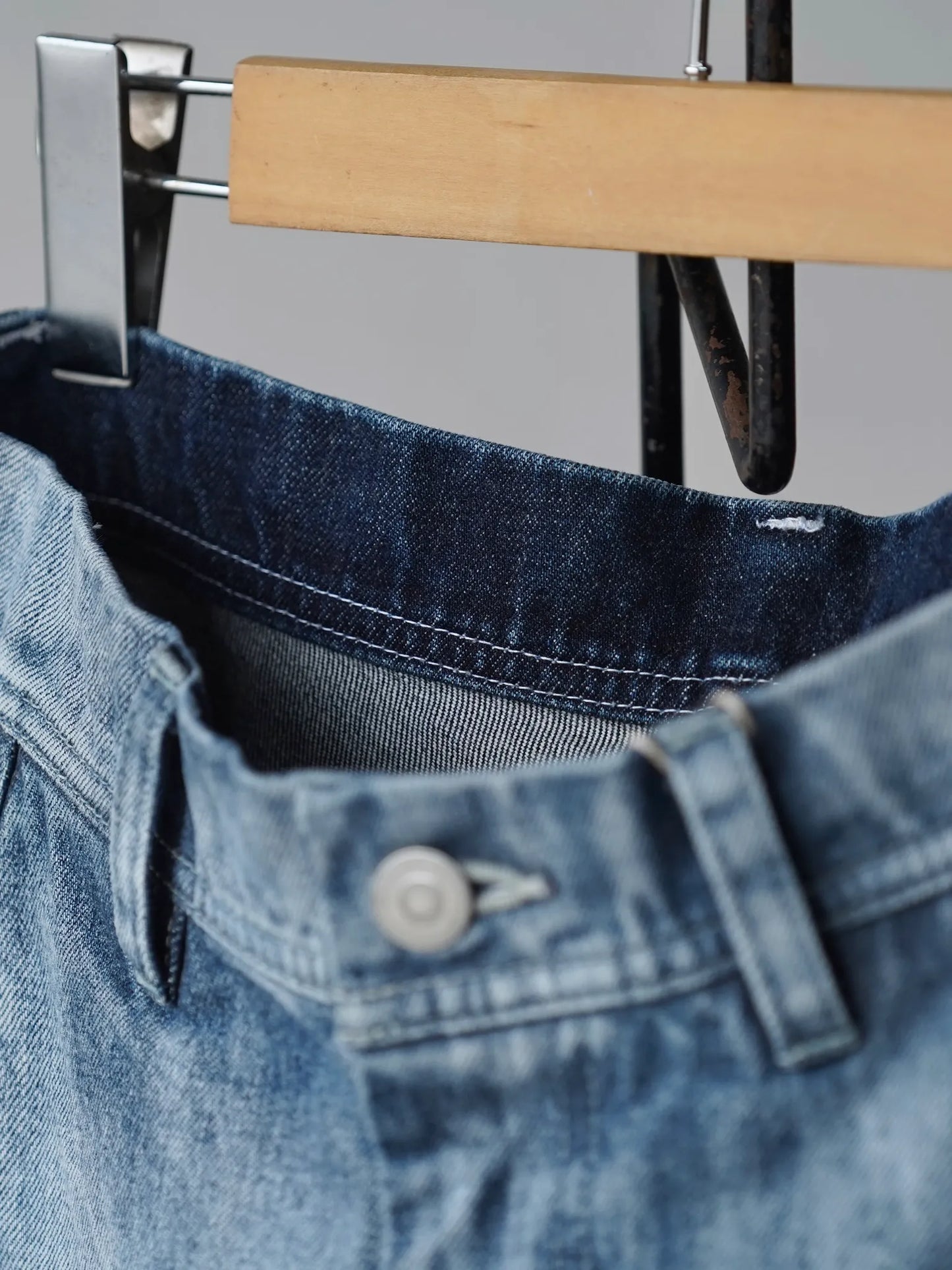 Nomàt | Two-tone Denim Curved Pants Sax Blue