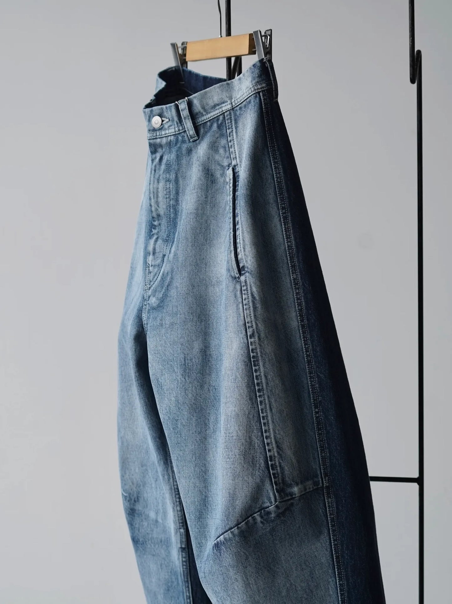 Nomàt | Two-tone Denim Curved Pants Sax Blue