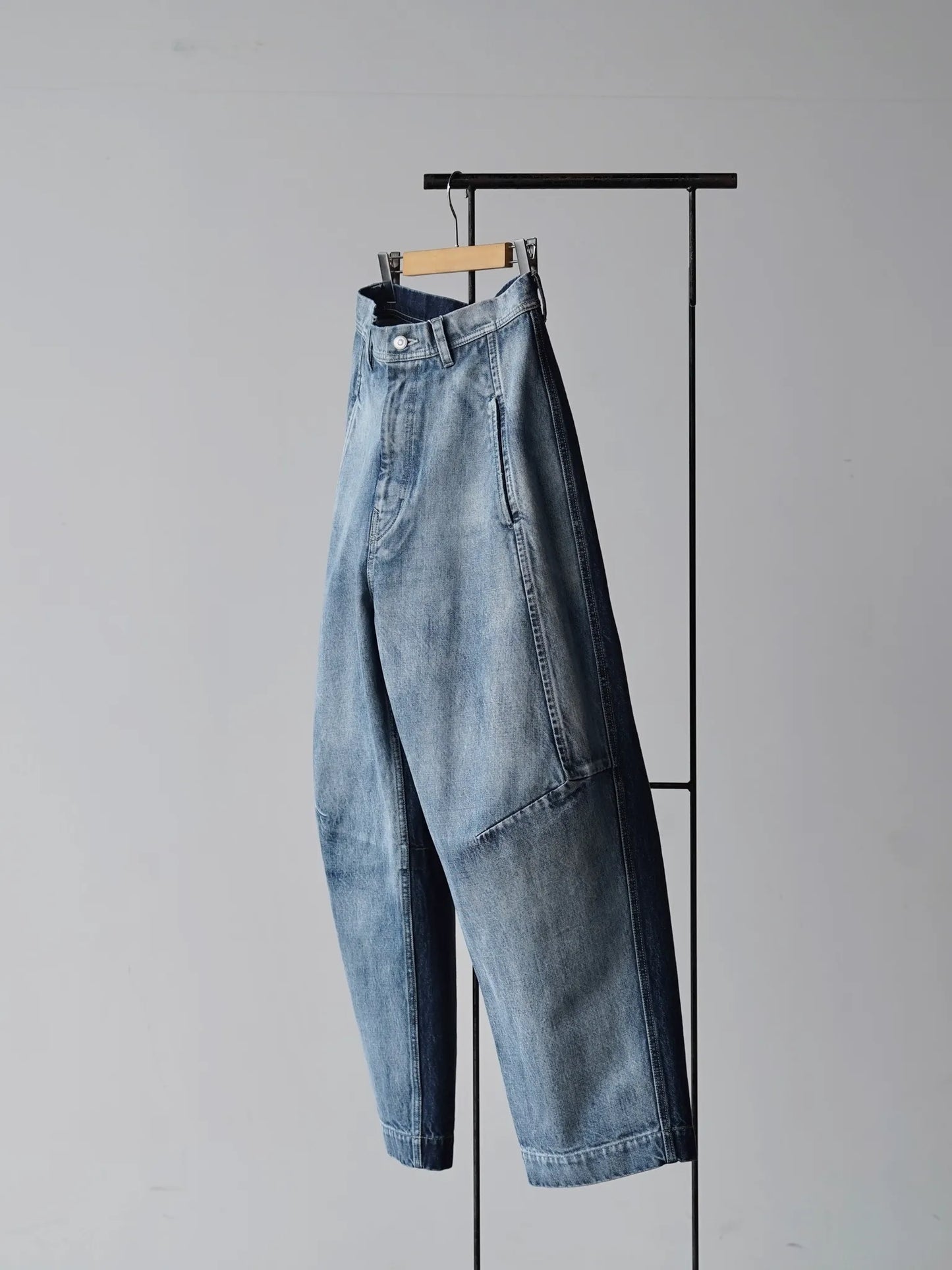 Nomàt | Two-tone Denim Curved Pants Sax Blue
