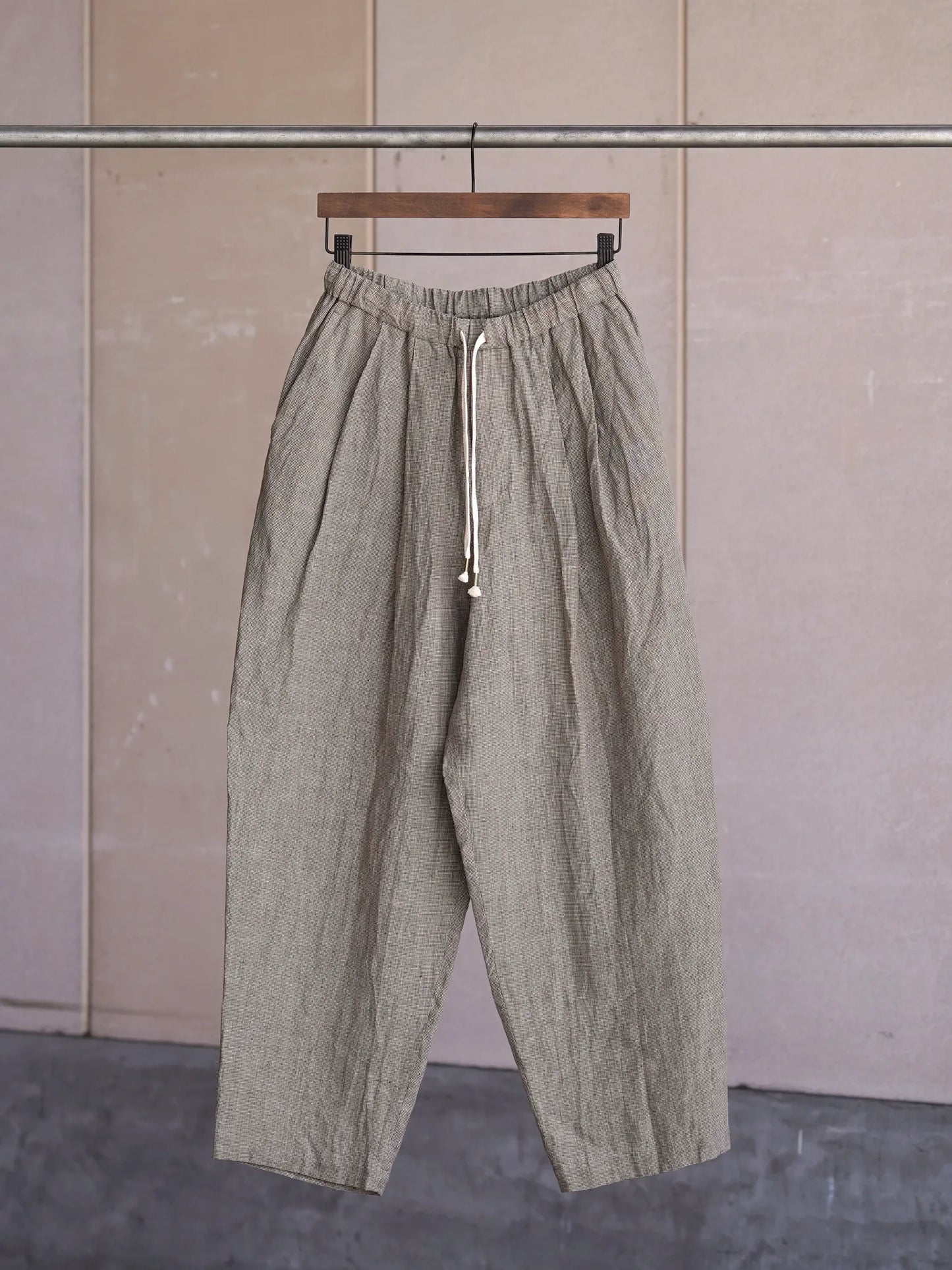 calmlence | DOUBLE PLEATED EASY TAPERED BEG/KHK