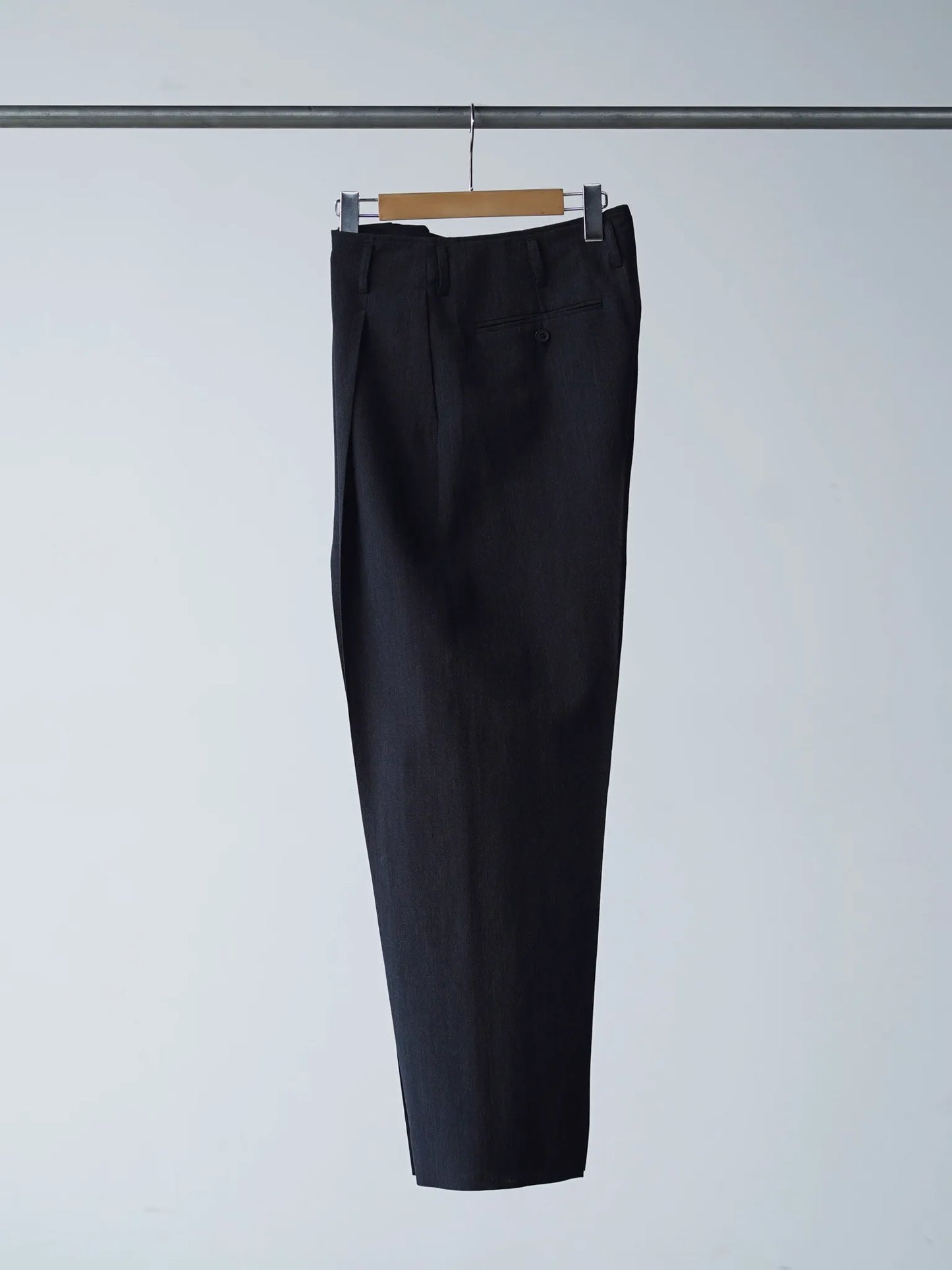 山内-ウール-和紙-サイドシームレスワンタックパンツ-charcoal-black-1