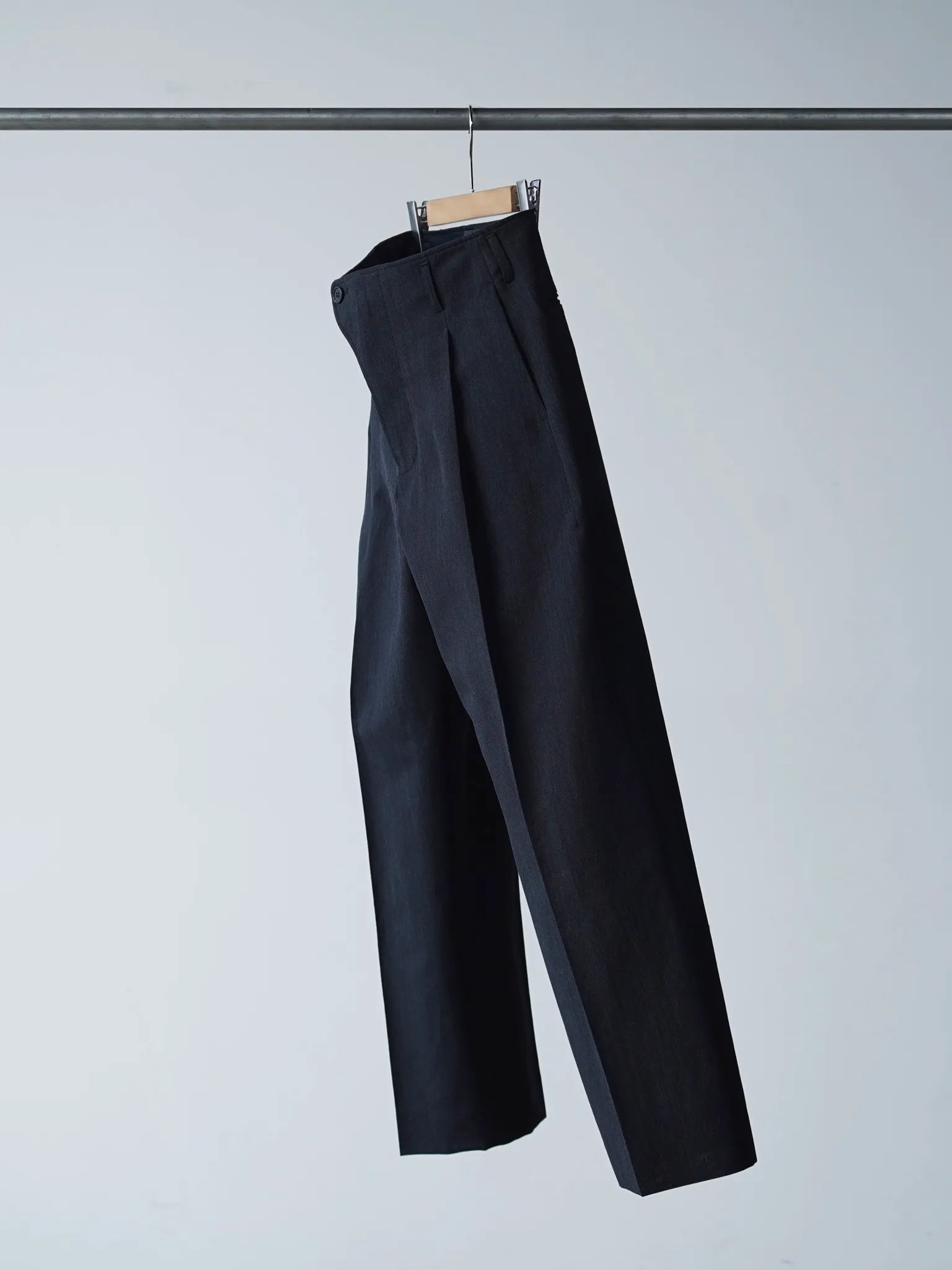 山内-ウール-和紙-サイドシームレスワンタックパンツ-charcoal-black-8