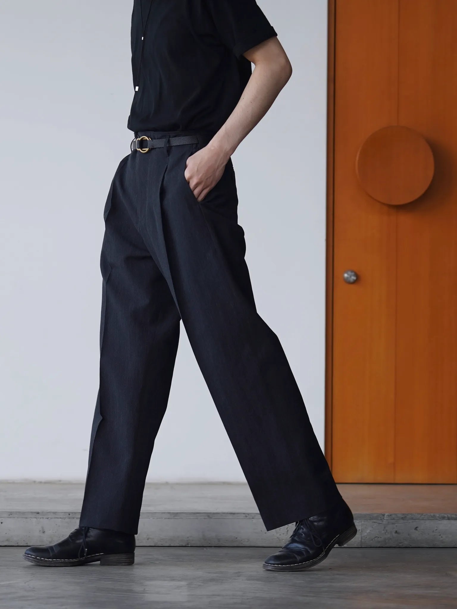山内-ウール-和紙-サイドシームレスワンタックパンツ-charcoal-black-4