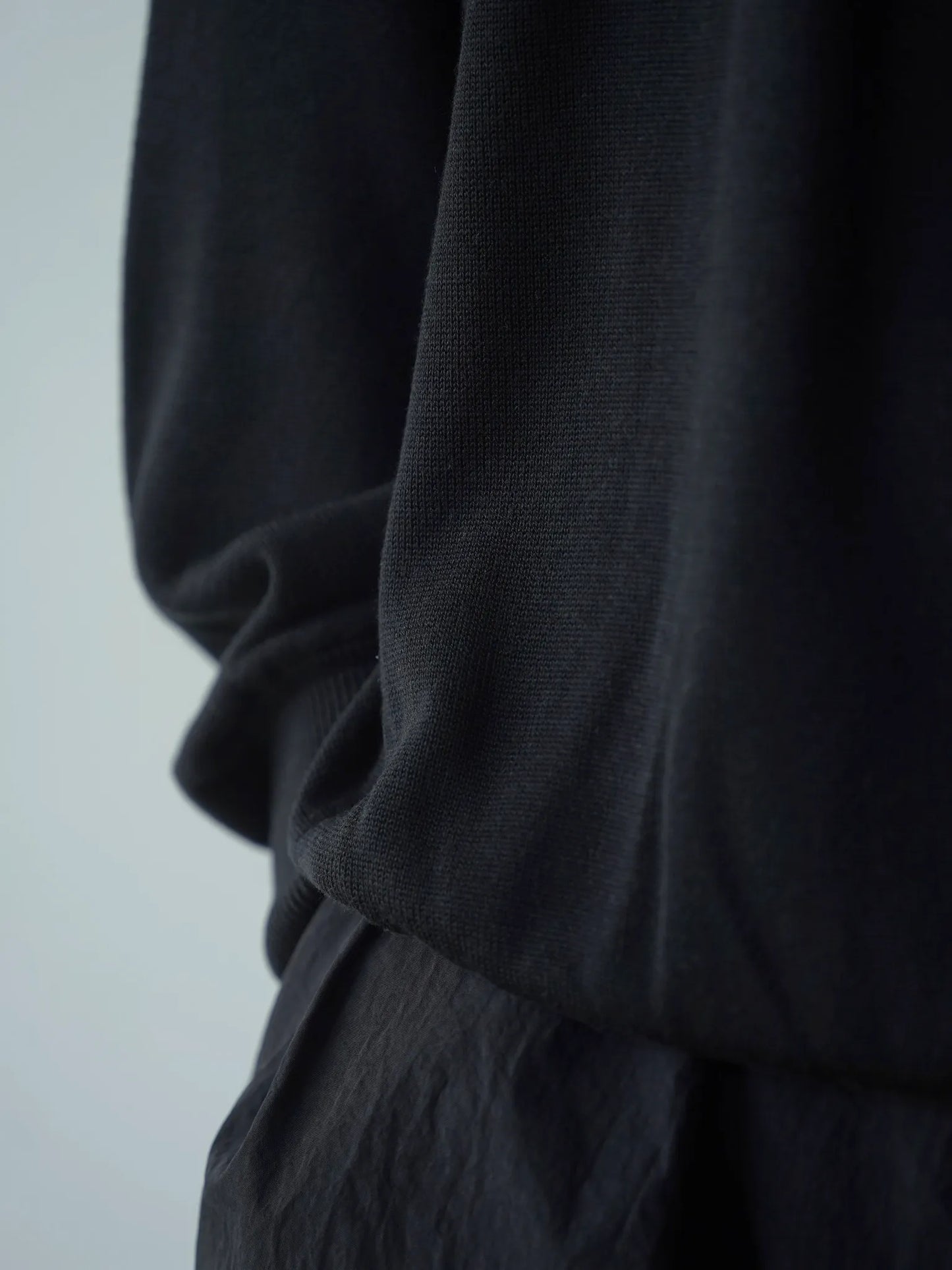 Olde H & Daughter | SILK PLAIN STITCH CREW L/S BLACK