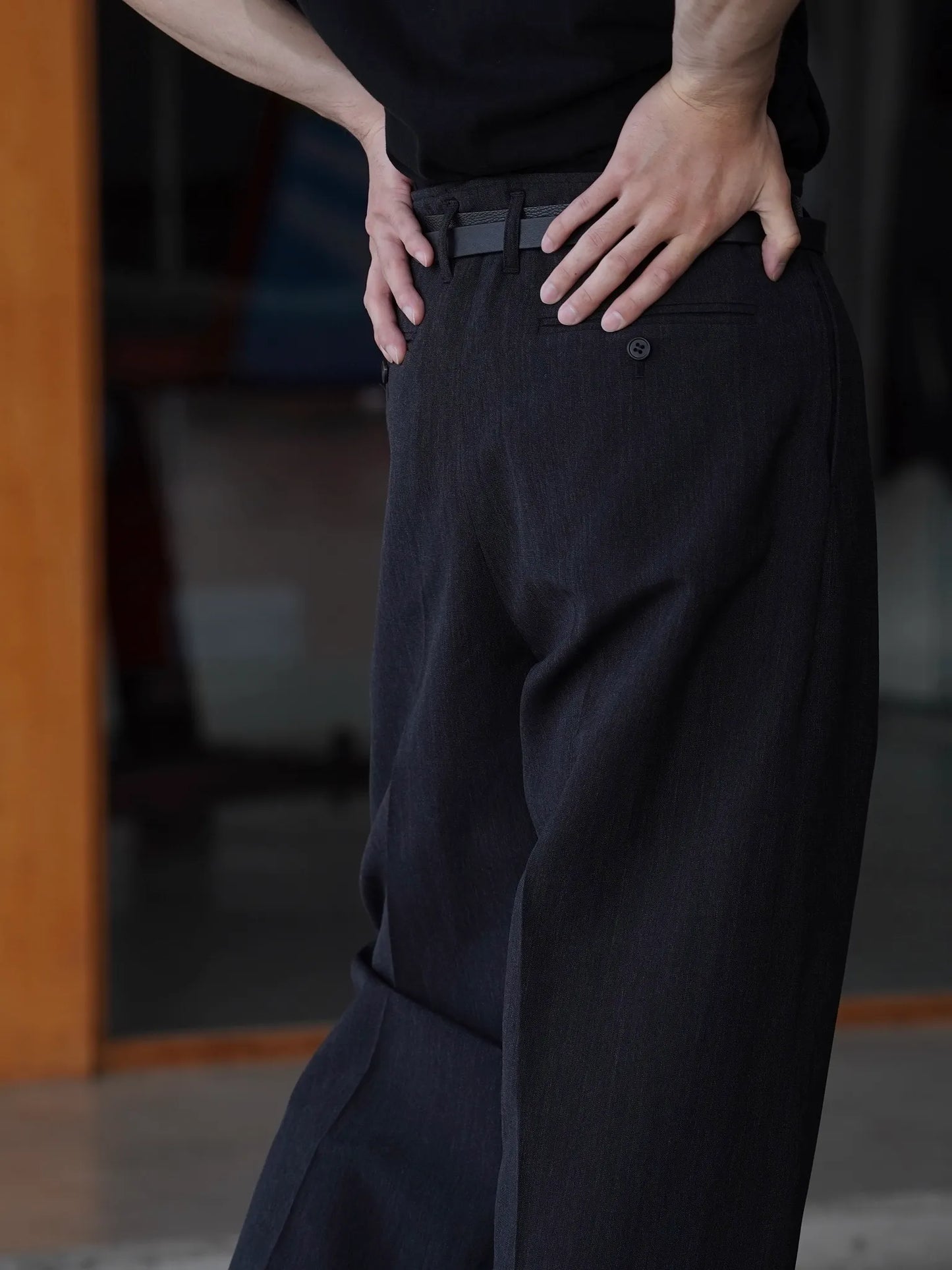 山内-ウール-和紙-サイドシームレスワンタックパンツ-charcoal-black-6