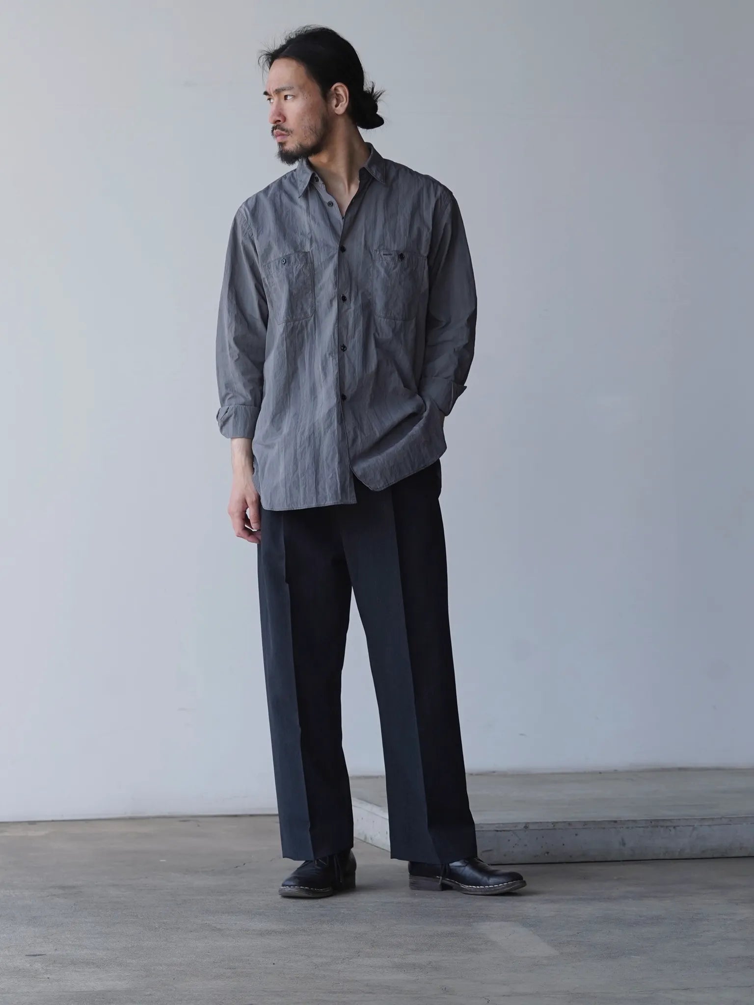 山内-ウール-和紙-サイドシームレスワンタックパンツ-charcoal-black-14