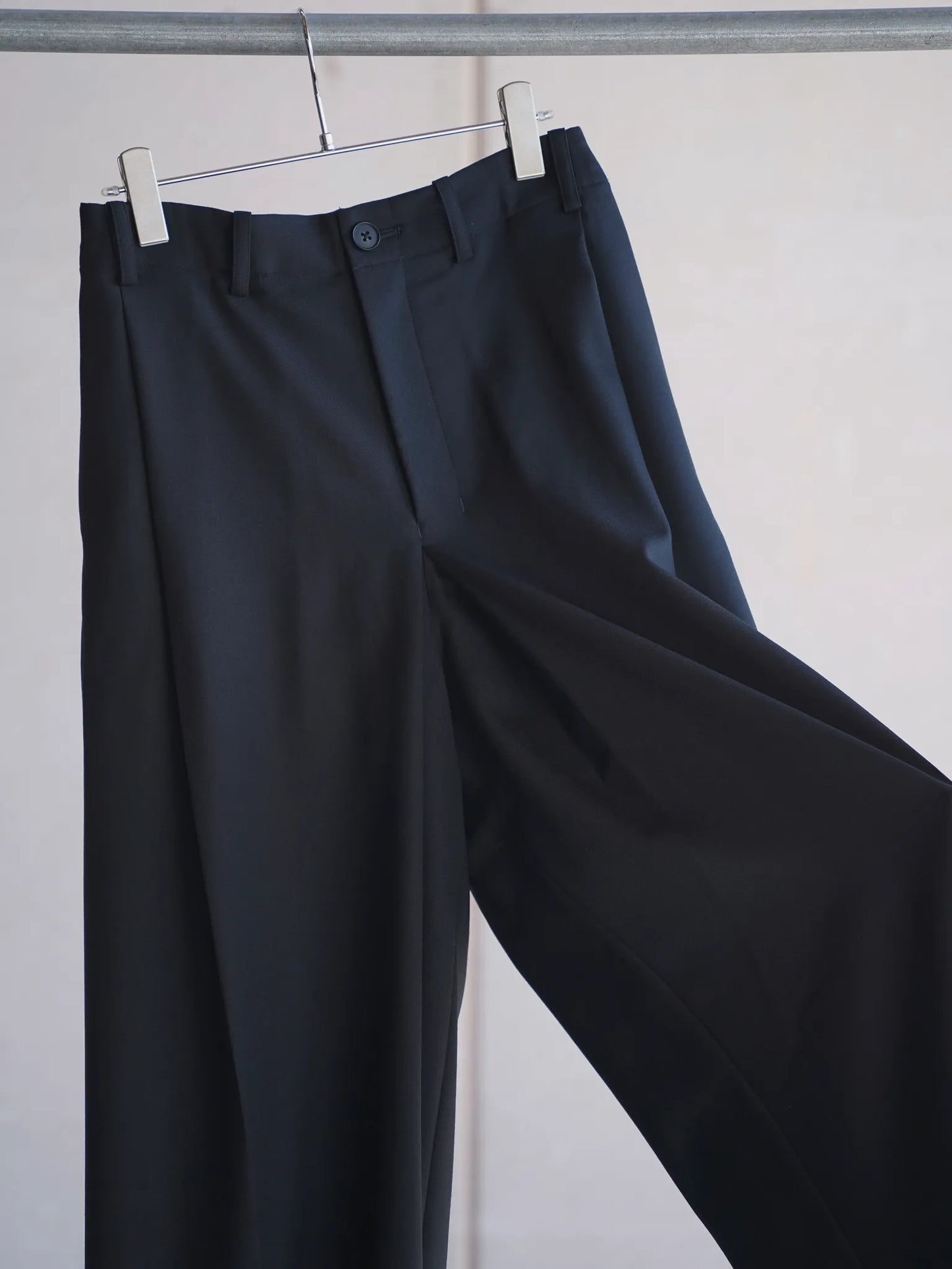 nonnotte | Draping Crotch Box Pleats One Tuck Trousers Deep Black