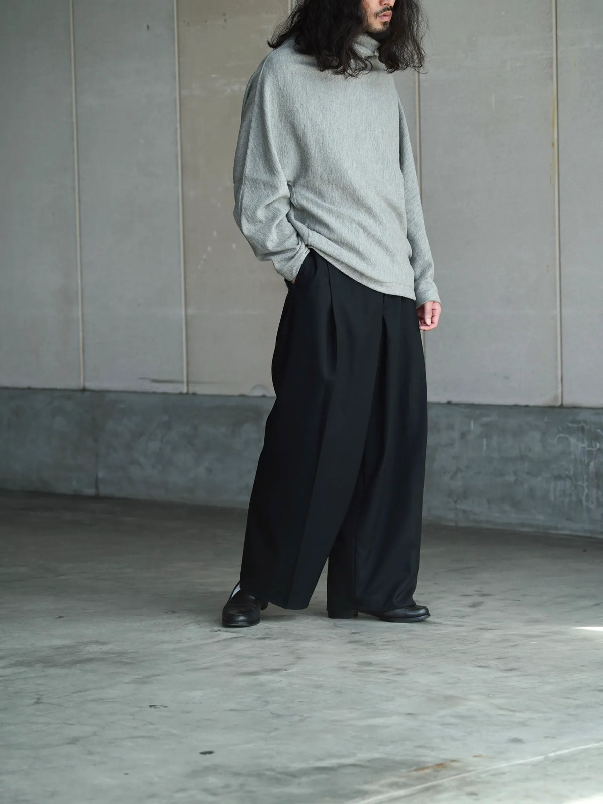 nonnotte | Draping Crotch Box Pleats One Tuck Trousers Deep Black