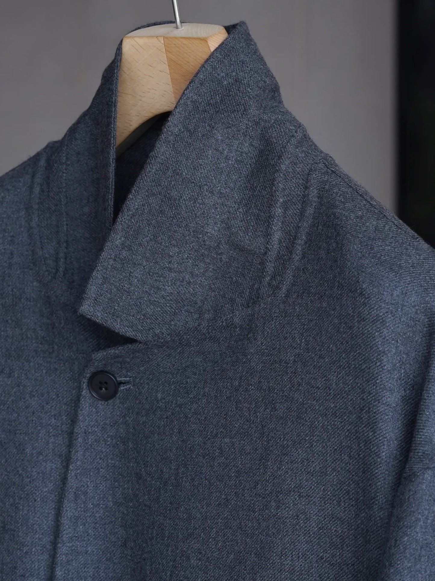 nonnotte-drapinig-gown-overcoat-charcoal-top-6