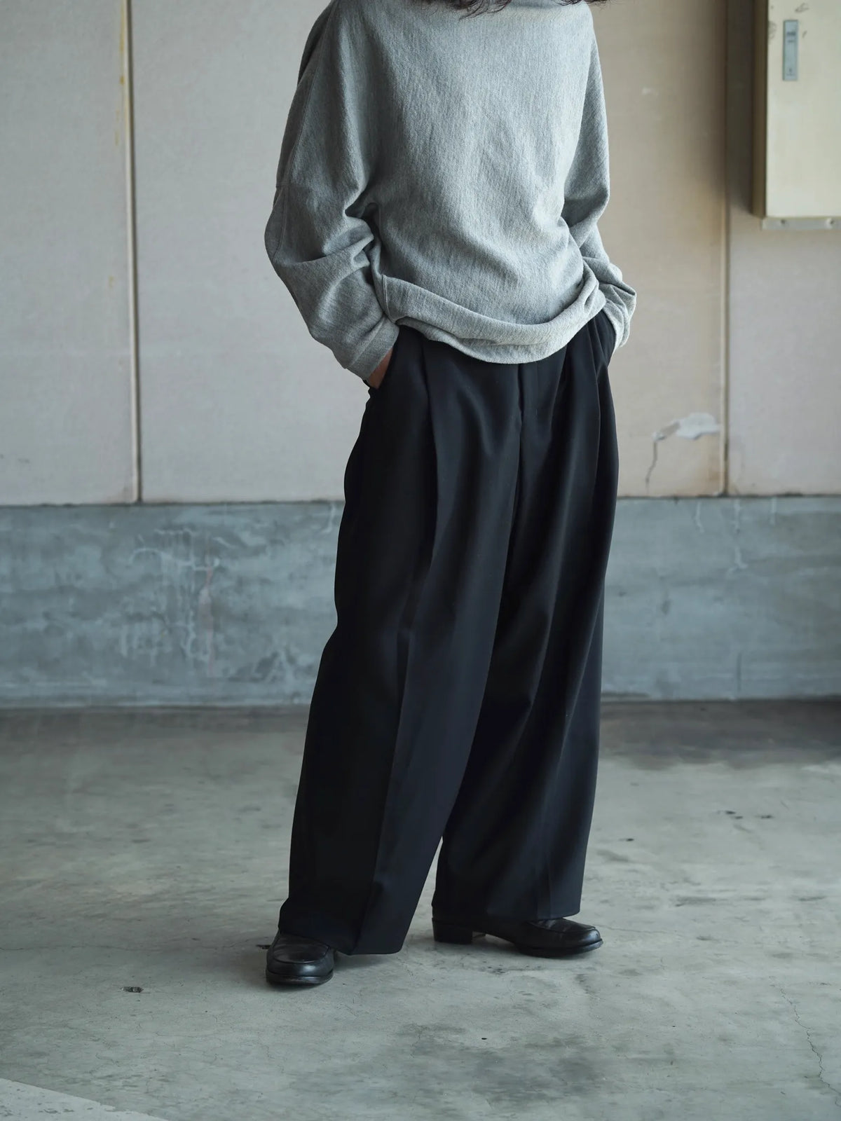 nonnotte | Draping Crotch Box Pleats One Tuck Trousers Deep Black