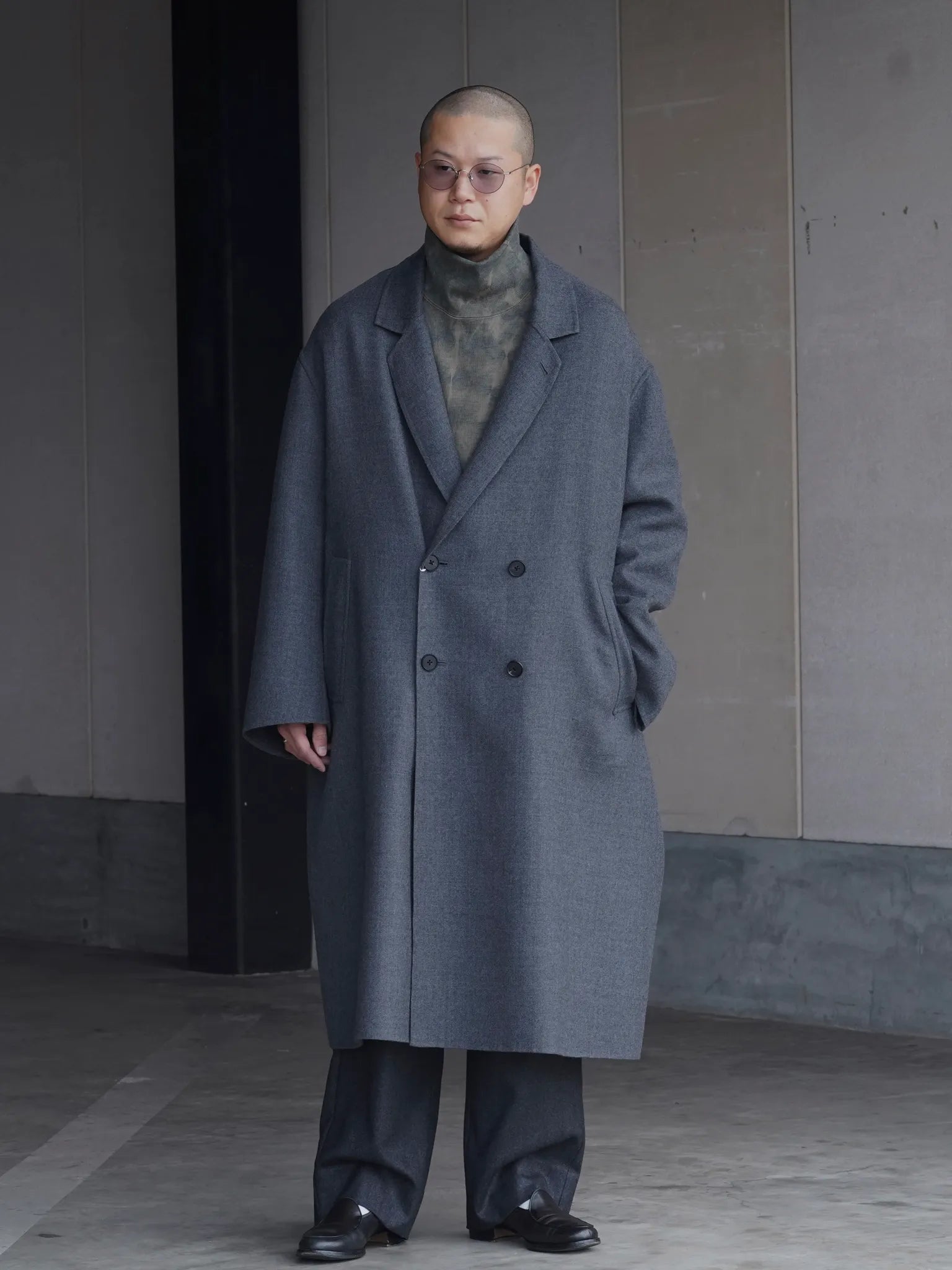nonnotte-drapinig-gown-overcoat-charcoal-top-9