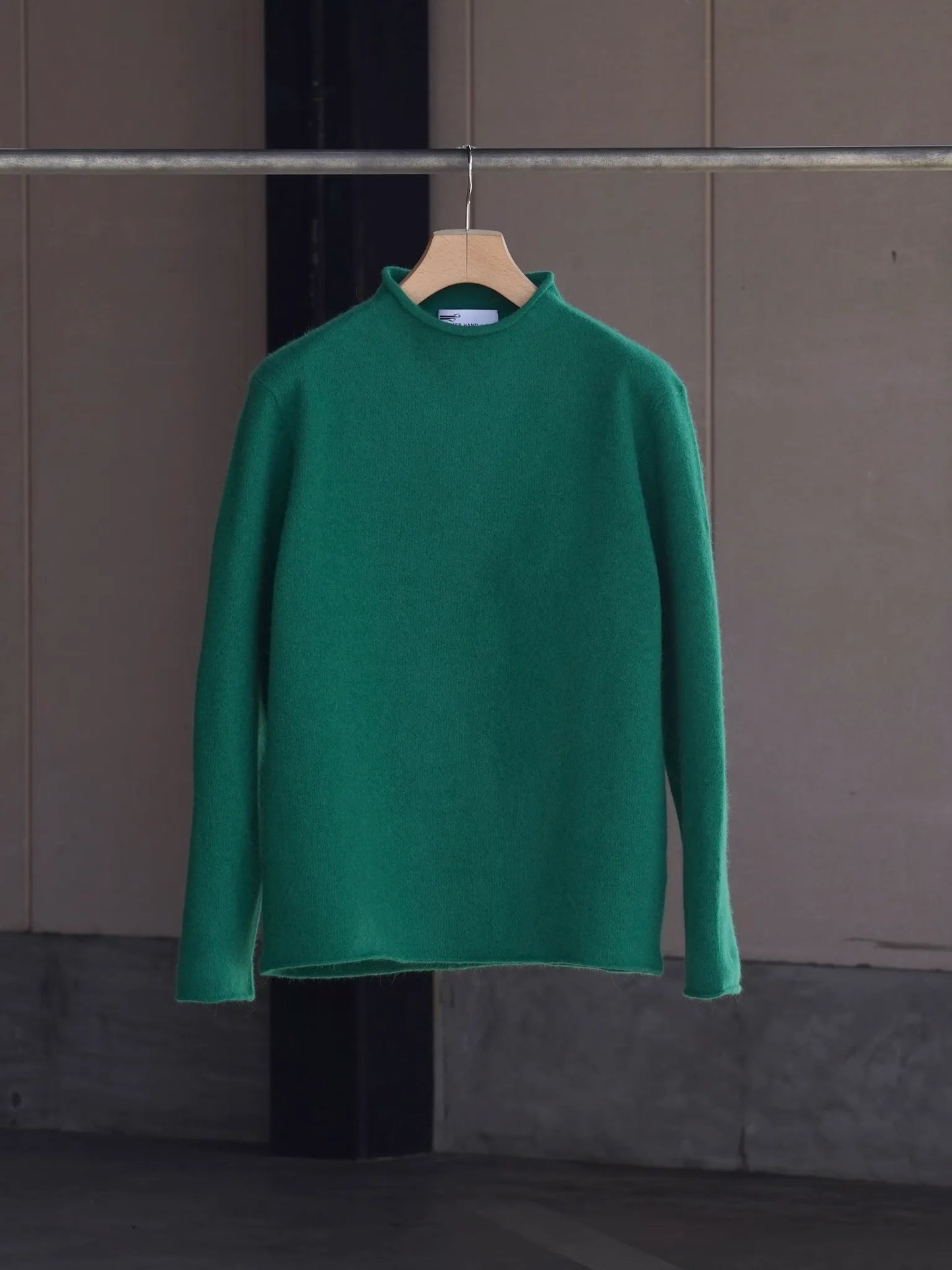 MOTHER HAND artisan | GEEL SMERALDO