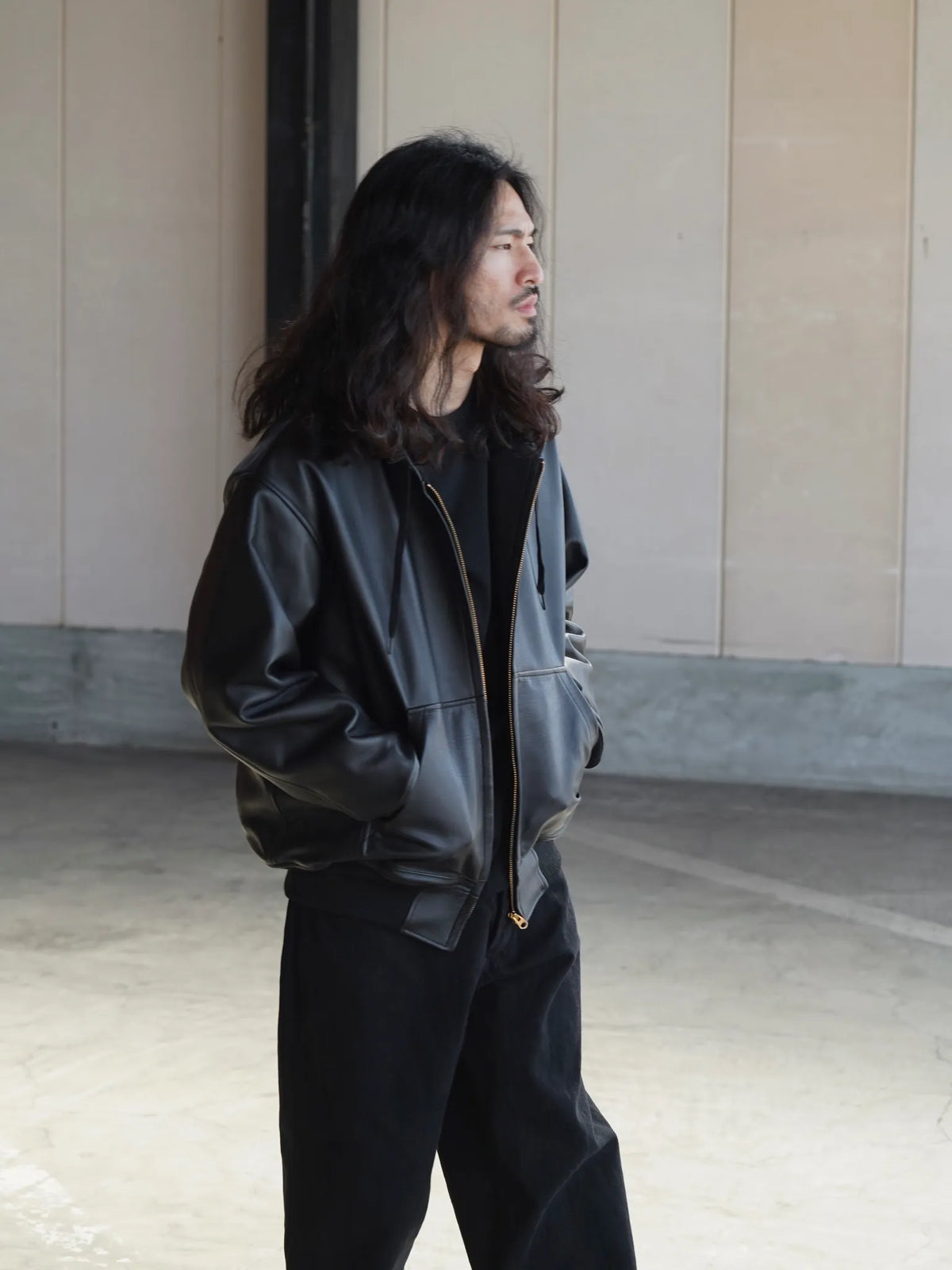 COMOLI | カーフスキン ジップパーカ BLACK