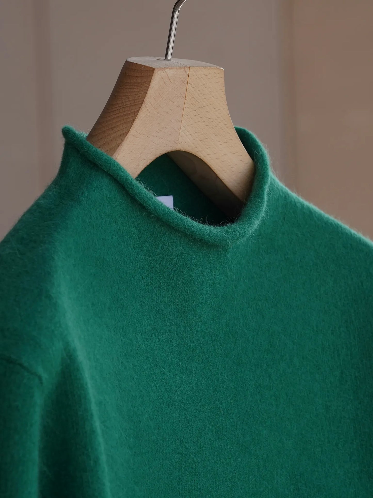 MOTHER HAND artisan | GEEL SMERALDO