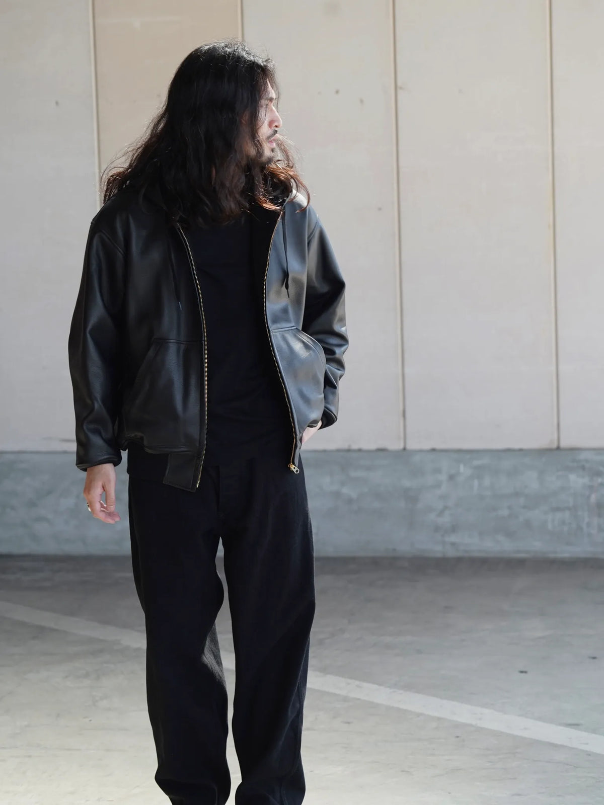 COMOLI | カーフスキン ジップパーカ BLACK