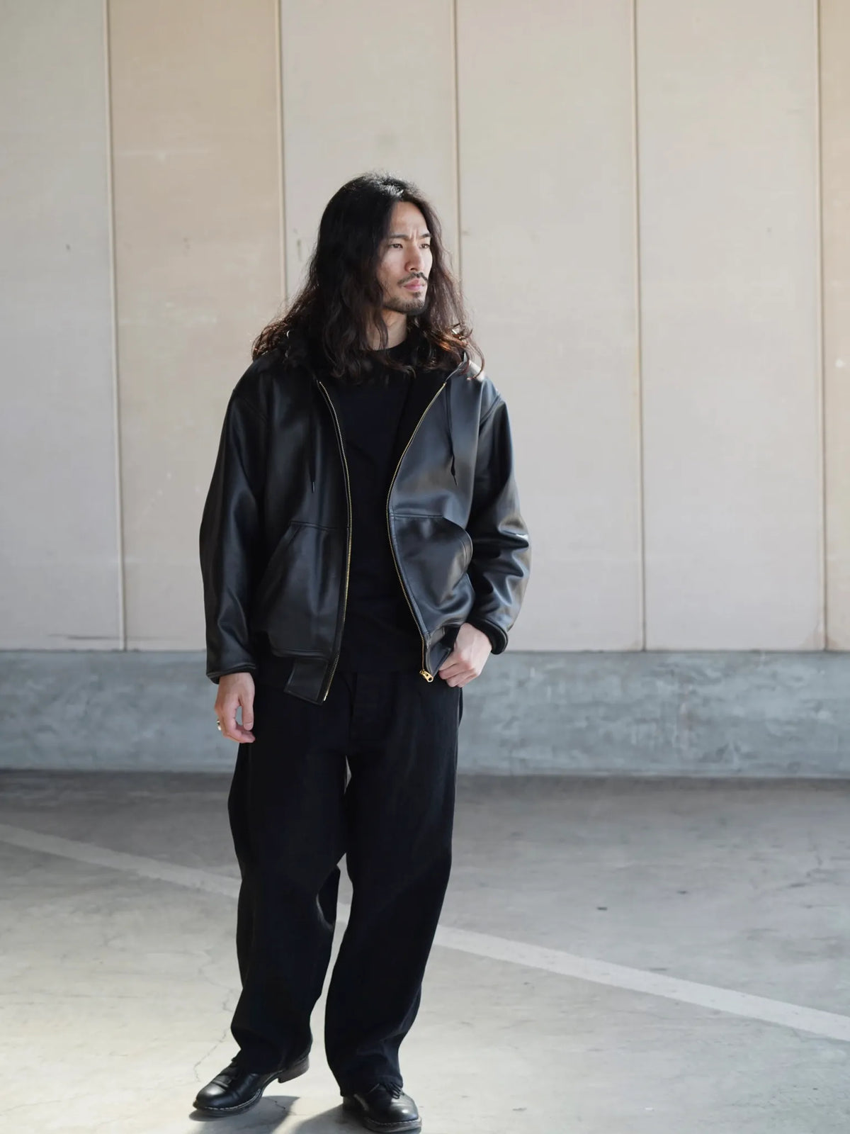 COMOLI | カーフスキン ジップパーカ BLACK