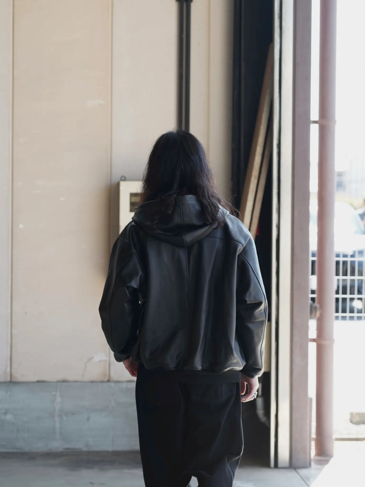 COMOLI | カーフスキン ジップパーカ BLACK