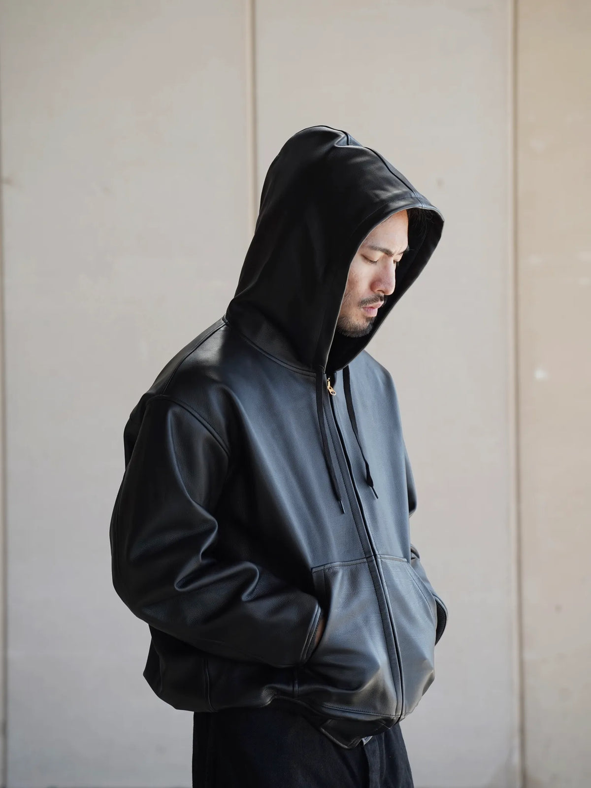 COMOLI | カーフスキン ジップパーカ BLACK