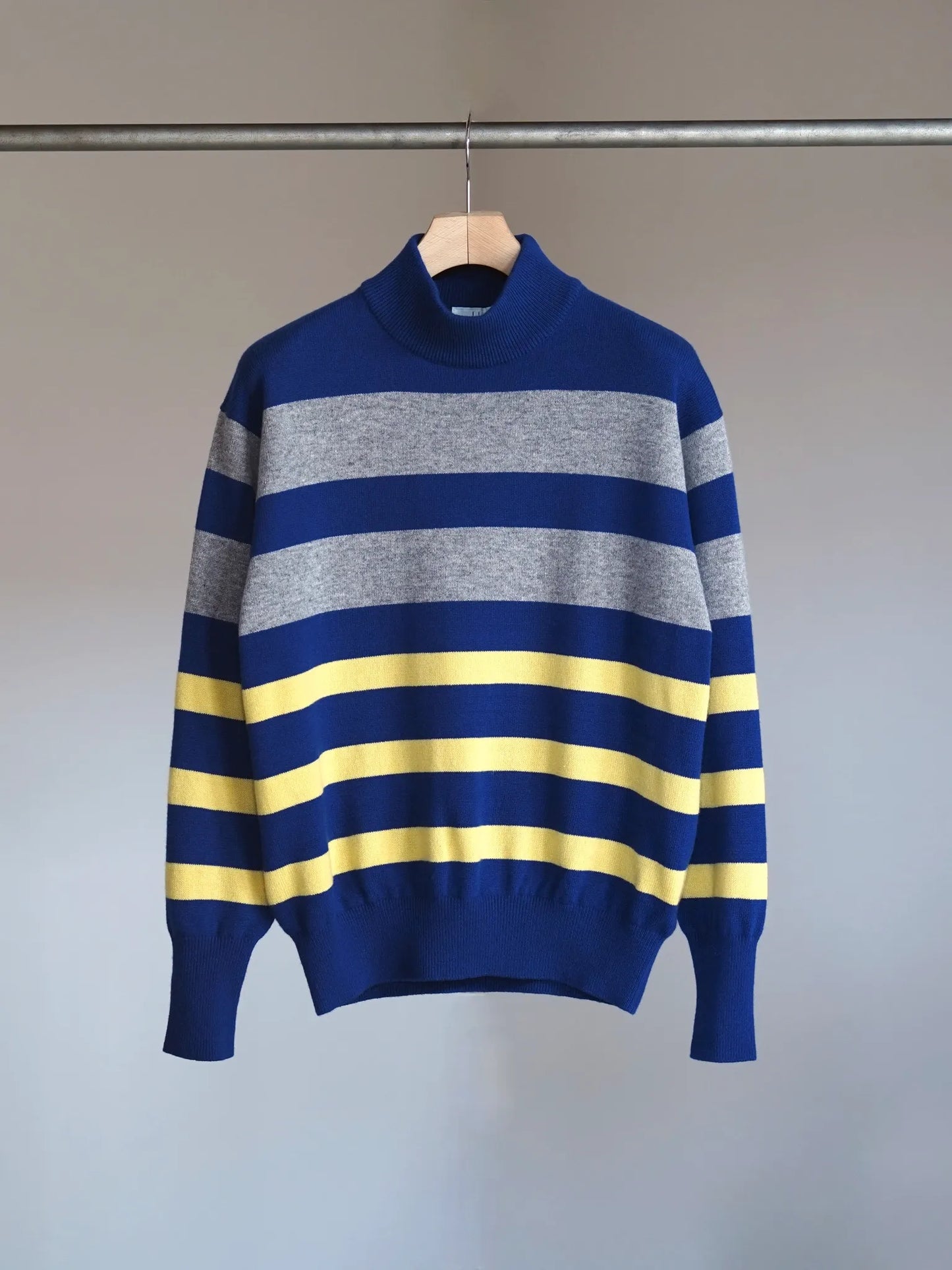 HERILL | Cashmere Mockneck Blue